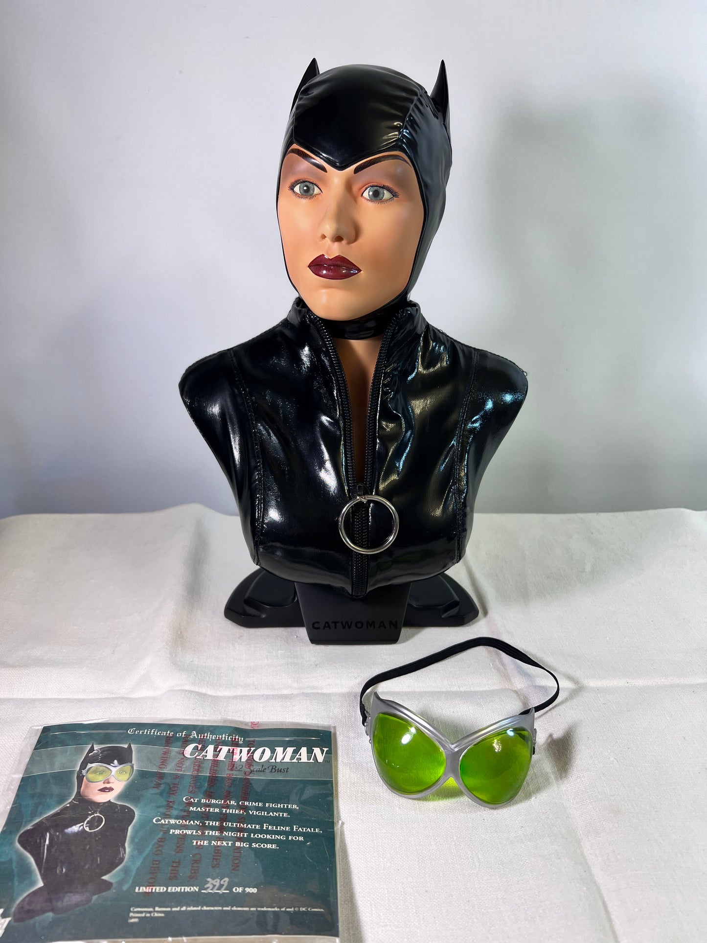Cat Women 1:2 Scale Bust - Sculpted by Kolby Jukes- # 399/900 Limited Edition-DC Direct