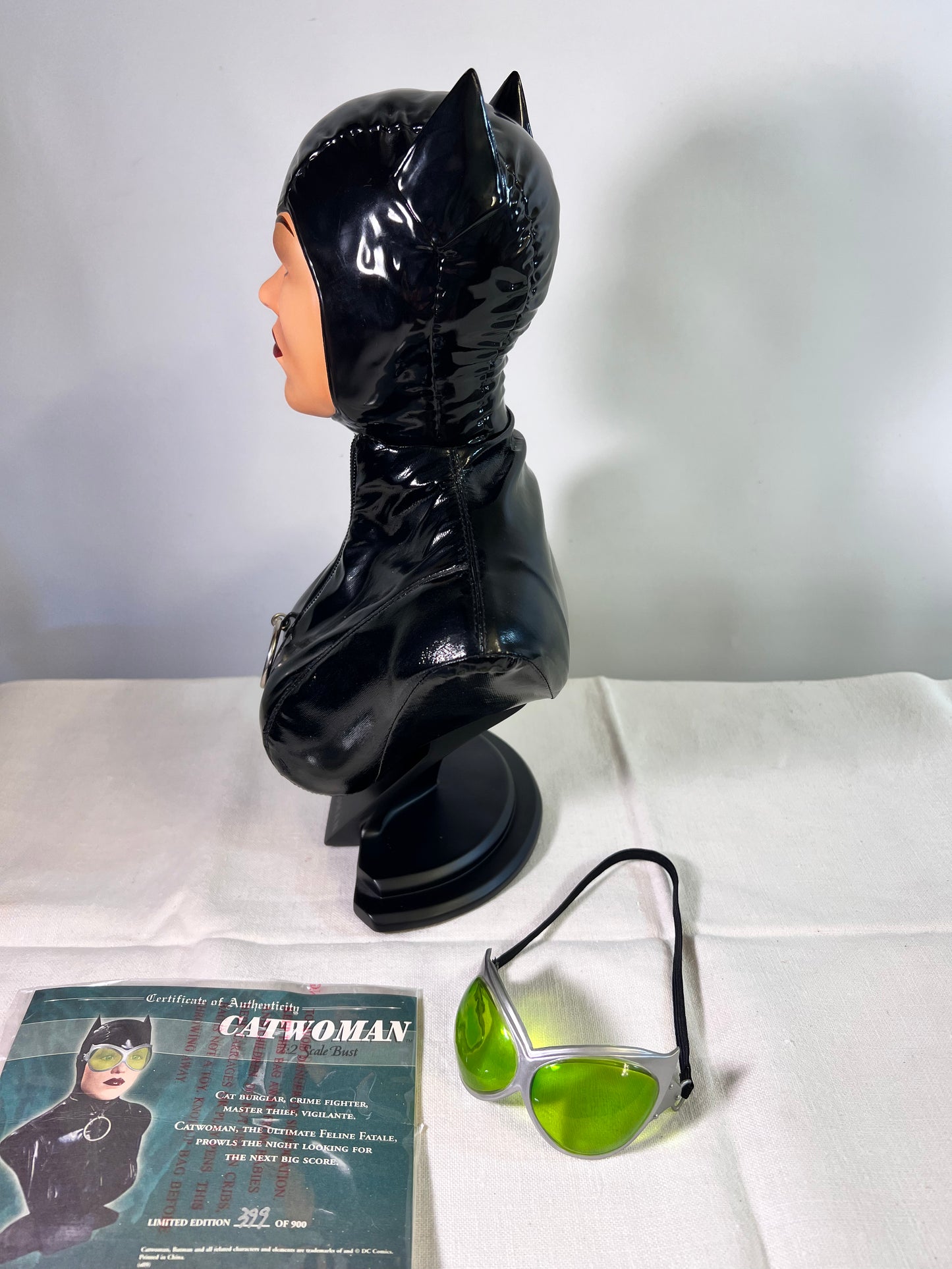 Cat Women 1:2 Scale Bust - Sculpted by Kolby Jukes- # 399/900 Limited Edition-DC Direct