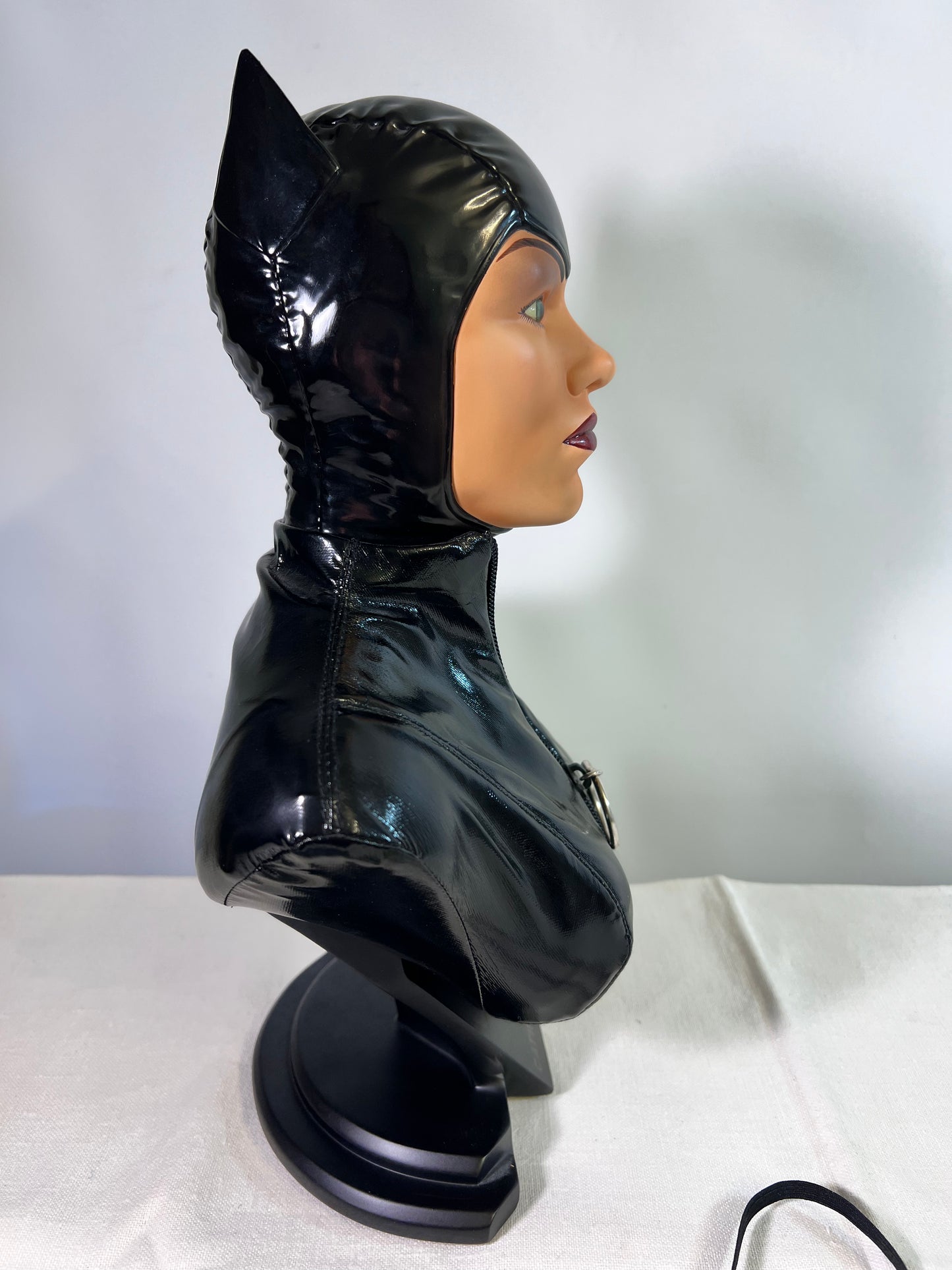 Cat Women 1:2 Scale Bust - Sculpted by Kolby Jukes- # 399/900 Limited Edition-DC Direct