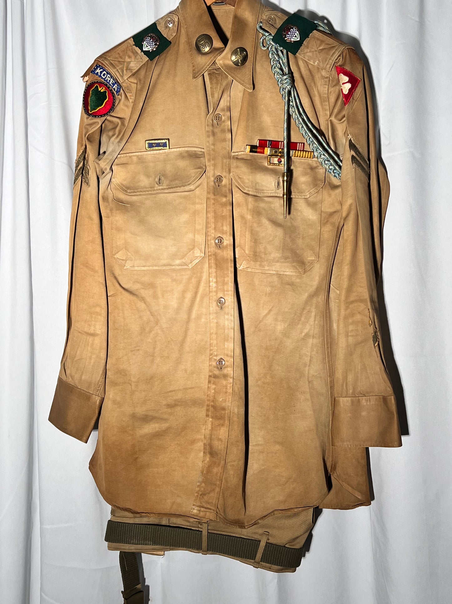 World War II lot - military uniform- dog tags- 2 duffel bags- decorated and patches on uniform