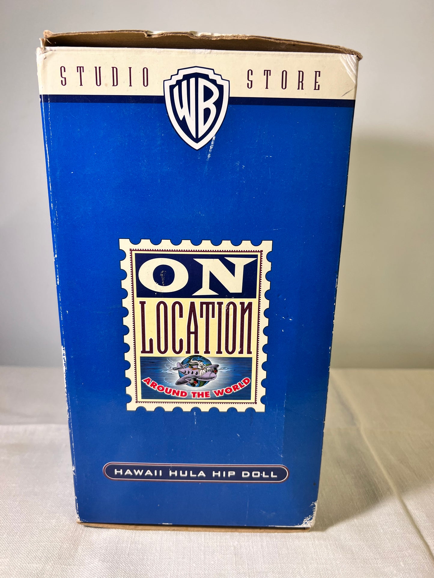 6” Bugs Bunny Hawaii Hula Hip Doll- On Location Around the World- Warner Brothers-1996- Bobblehead