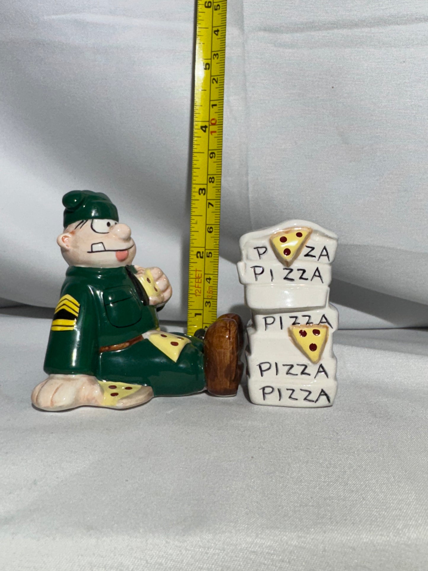 Beetle Bailey - Salt and Pepper Shakers - Sarge and pizza- item number 686514