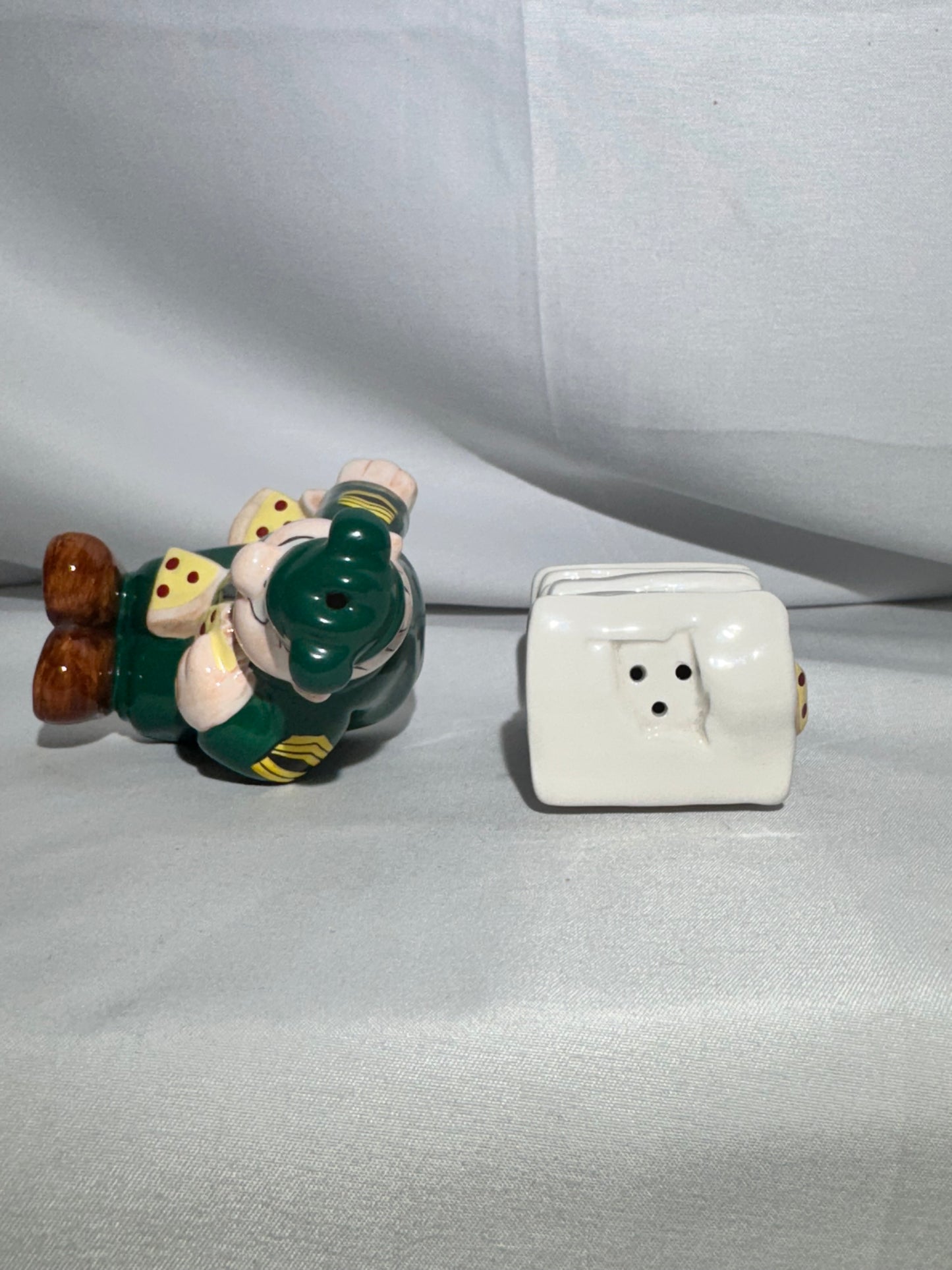 Beetle Bailey - Salt and Pepper Shakers - Sarge and pizza- item number 686514