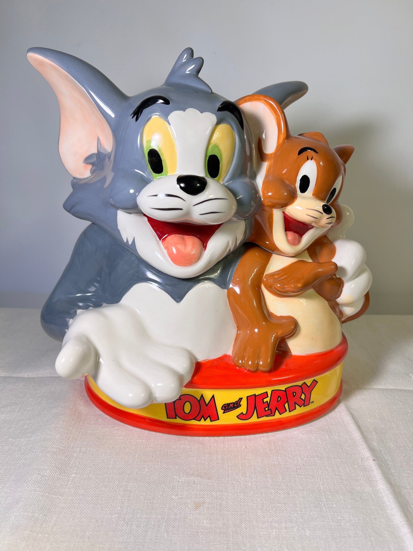Tom and Jerry- best friends -cookie jar- Hannah Barbara- Warner Brothers