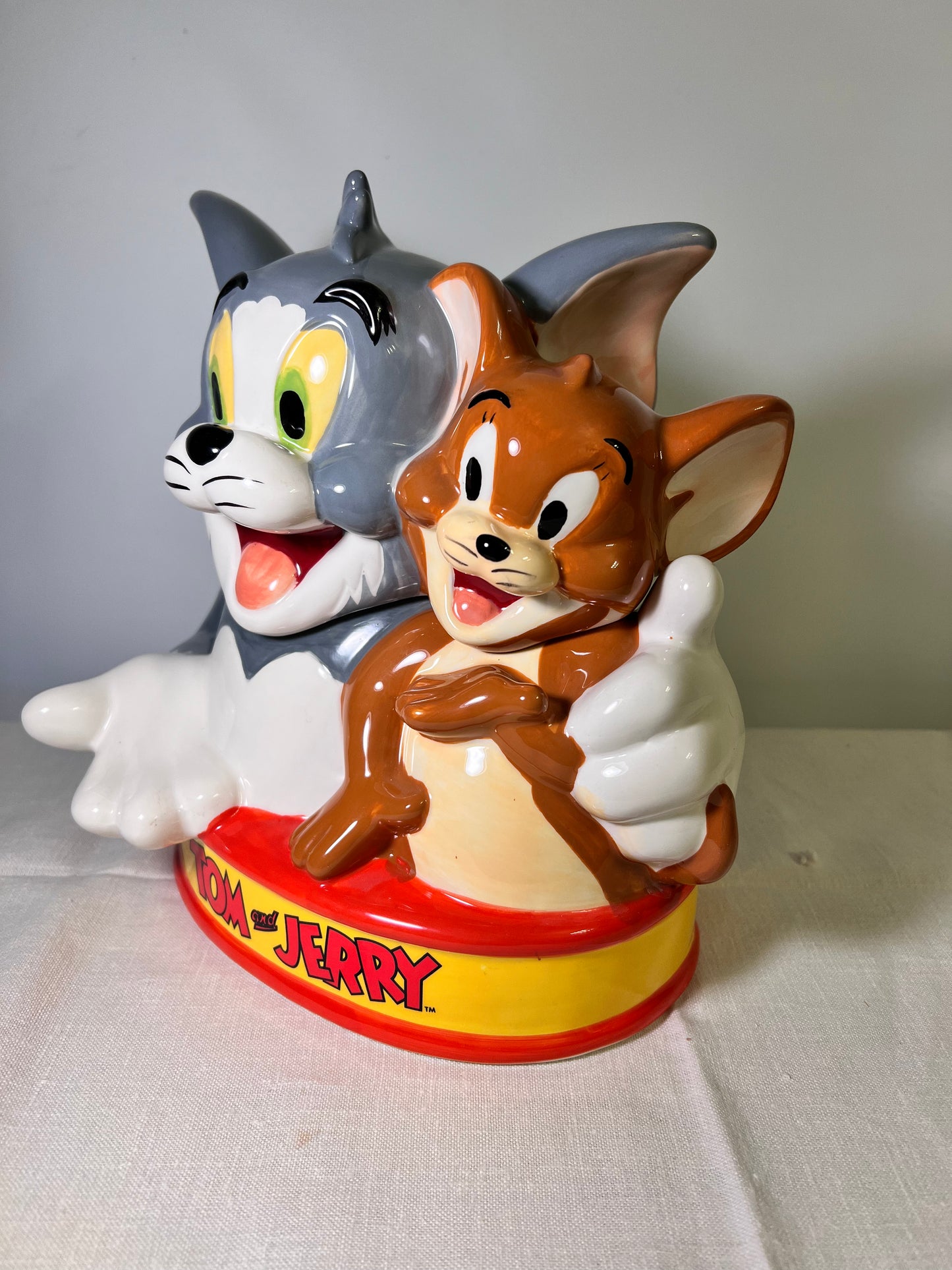 Tom and Jerry- best friends -cookie jar- Hannah Barbara- Warner Brothers