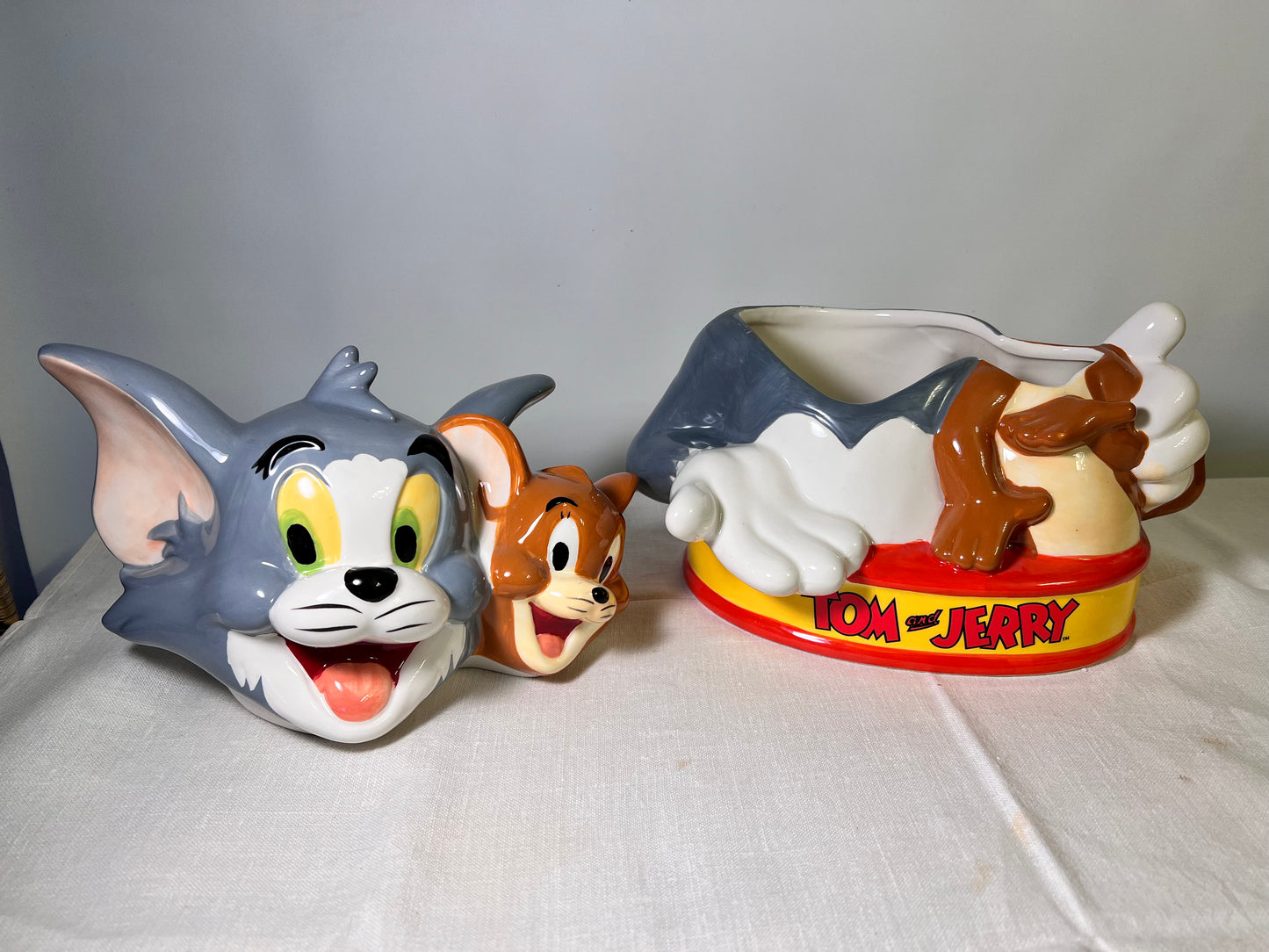 Tom and Jerry- best friends -cookie jar- Hannah Barbara- Warner Brothers