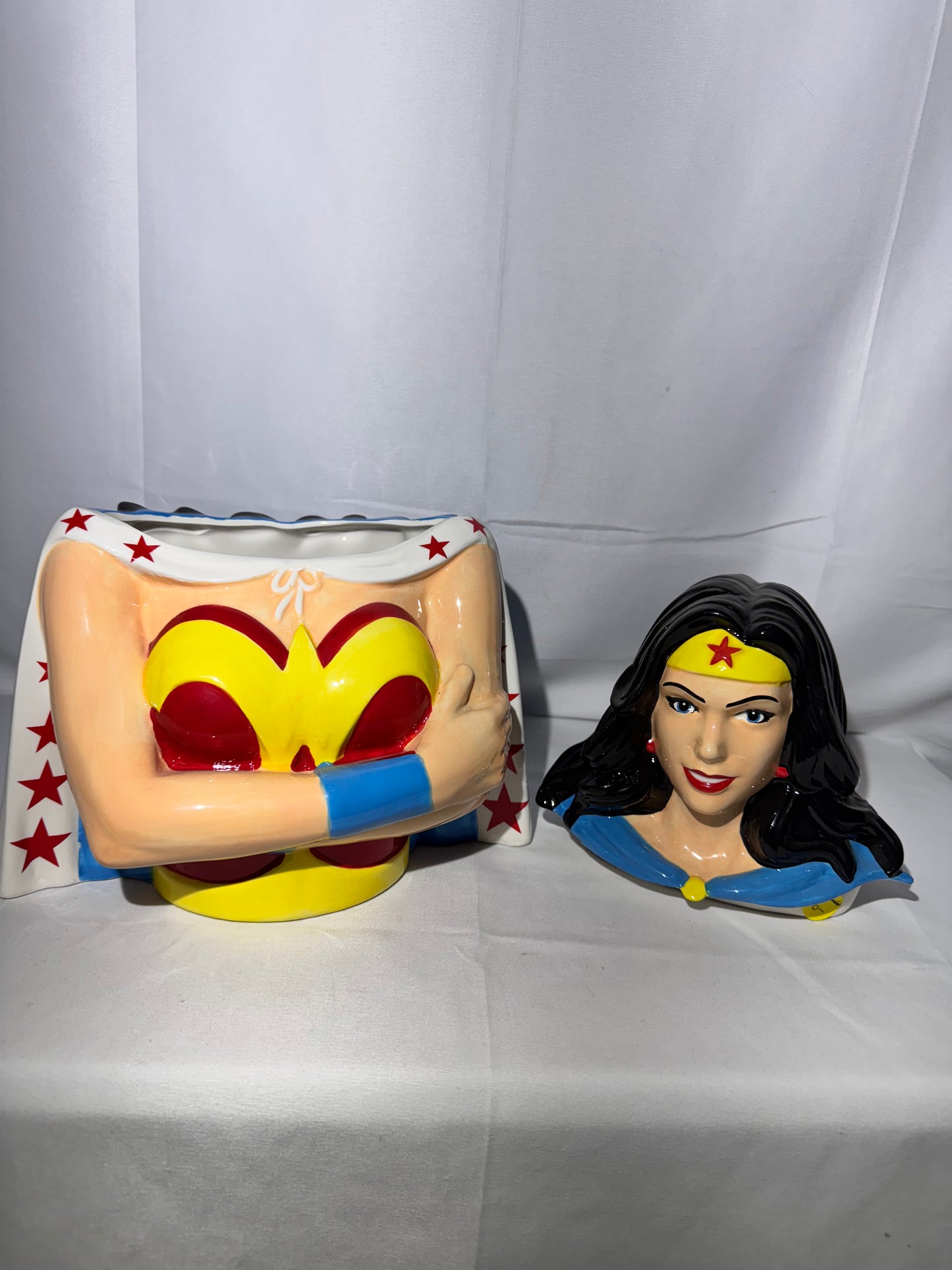 Wonder Woman- ceramic Cookie jar- DC Comic- Warner Brothers - item #21027- Spoontiques