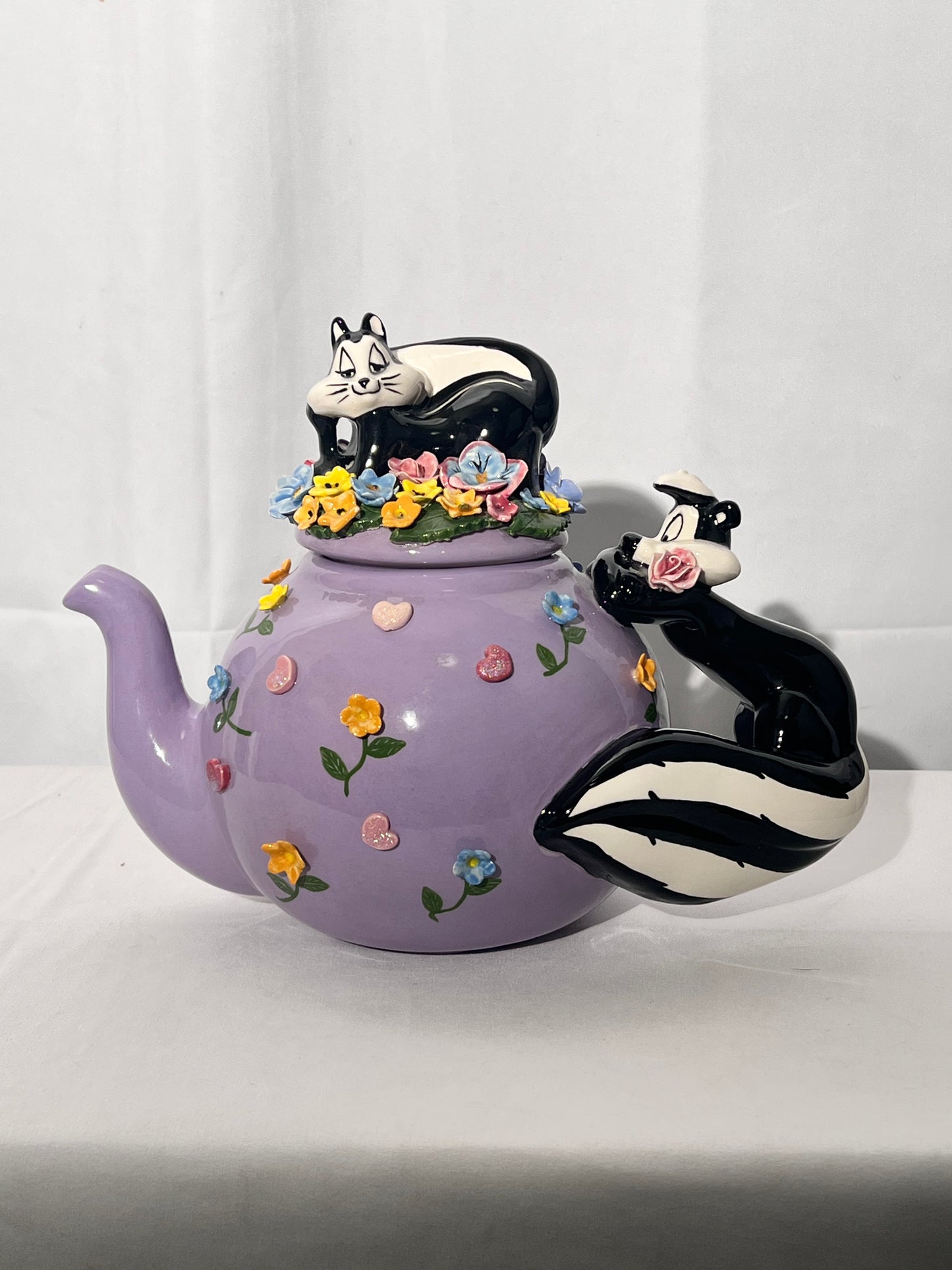 Pepe Le Pew & Penelope - teapot - Out of Reach- limited edition #49/300 - 1999 - Warner Brothers- Looney Tunes