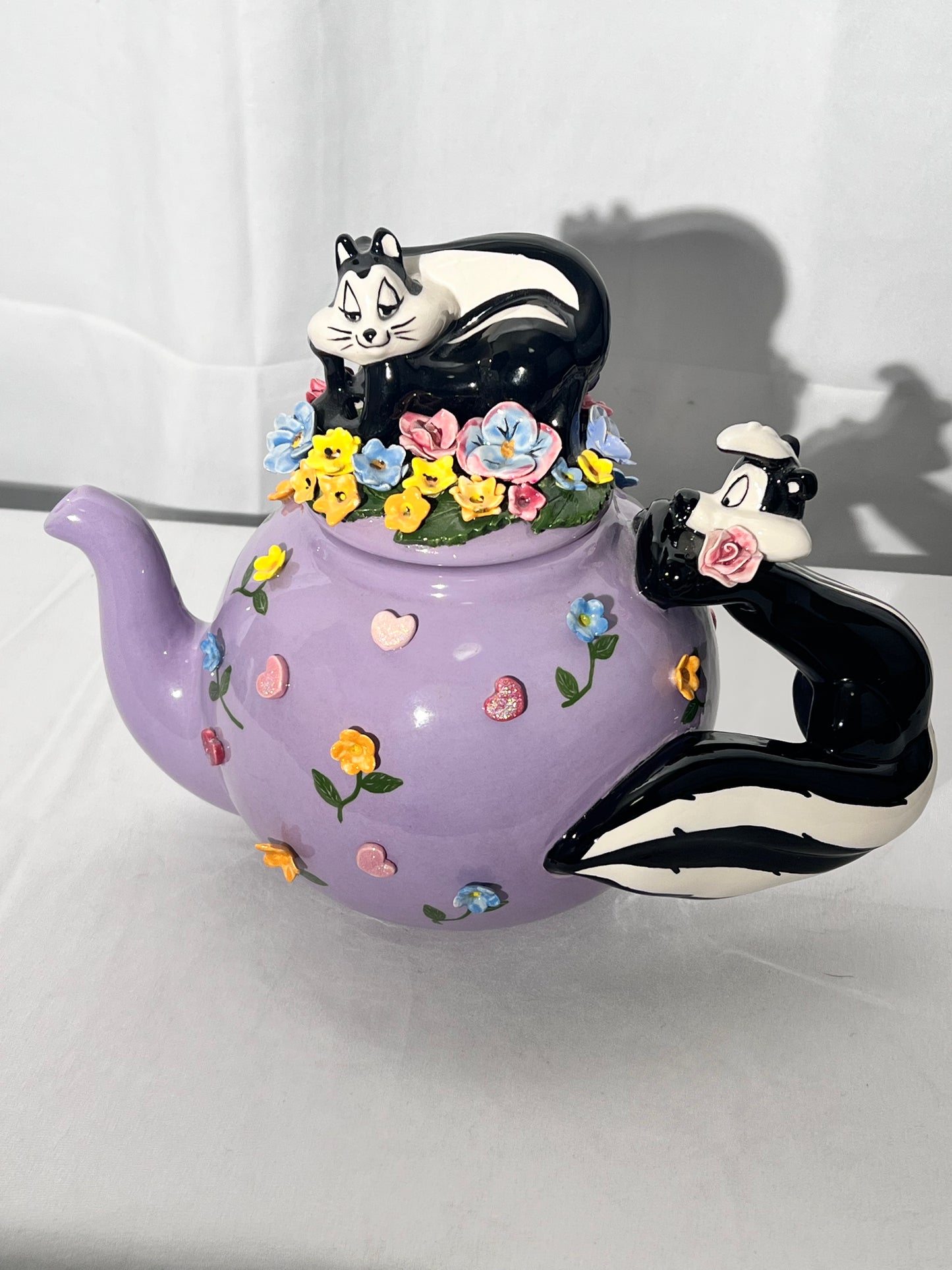 Pepe Le Pew & Penelope - teapot - Out of Reach- limited edition #49/300 - 1999 - Warner Brothers- Looney Tunes