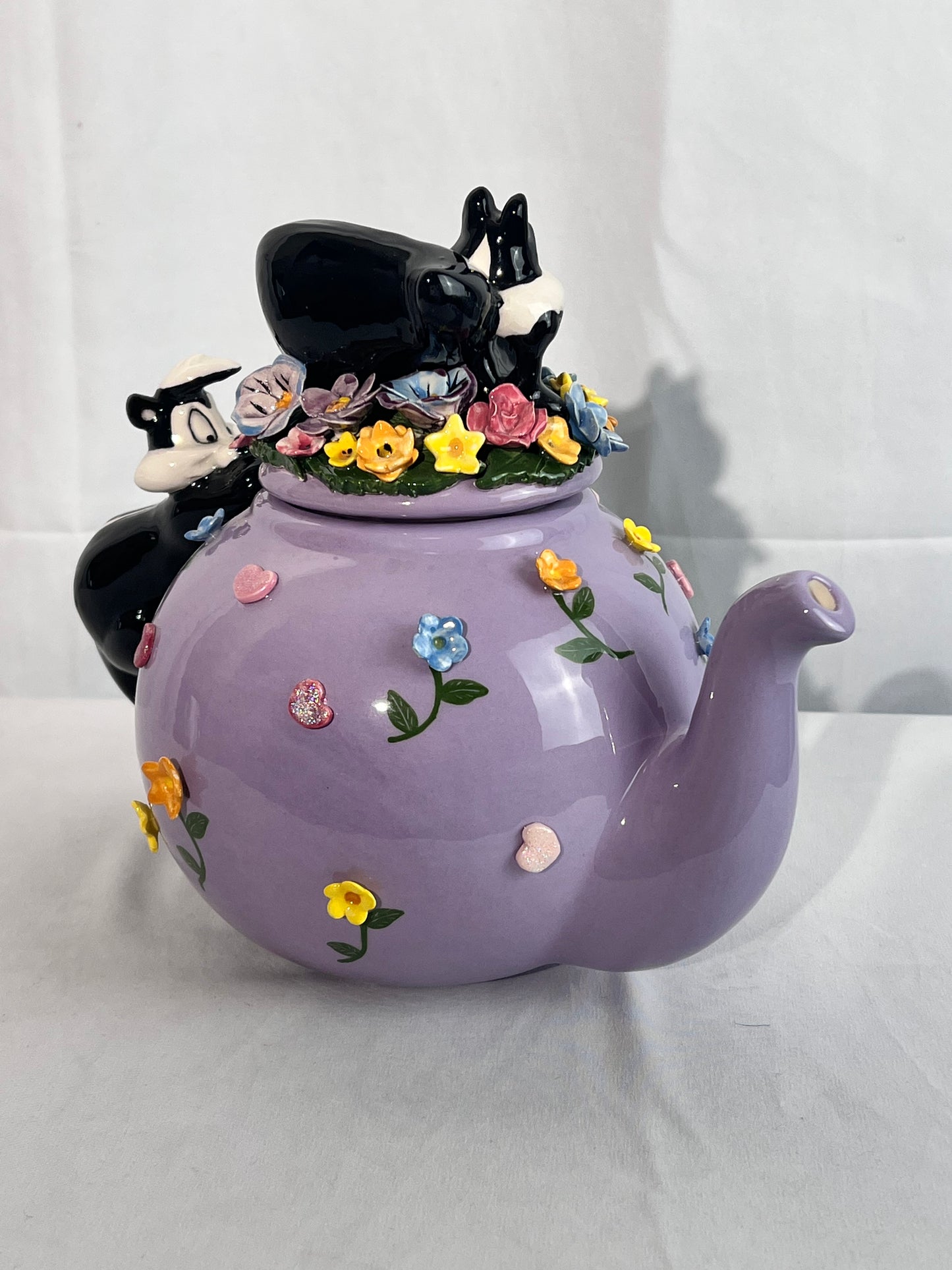 Pepe Le Pew & Penelope - teapot - Out of Reach- limited edition #49/300 - 1999 - Warner Brothers- Looney Tunes