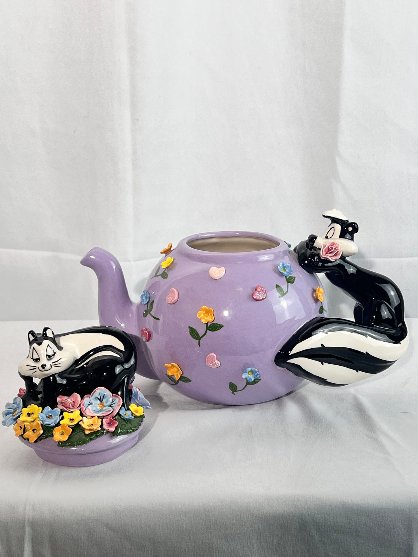 Pepe Le Pew & Penelope - teapot - Out of Reach- limited edition #49/300 - 1999 - Warner Brothers- Looney Tunes