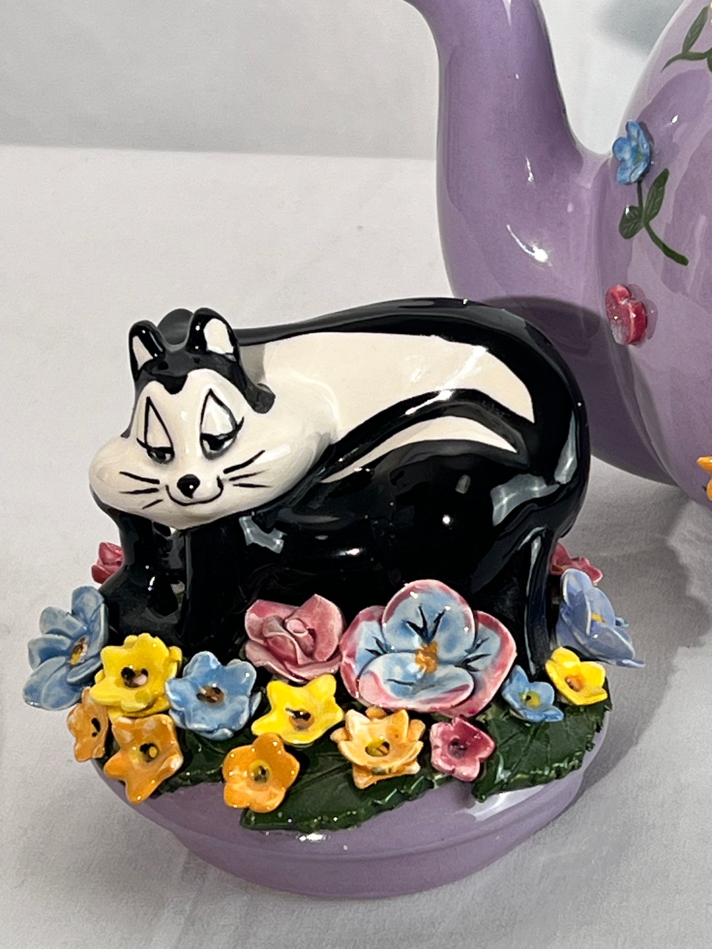 Pepe Le Pew & Penelope - teapot - Out of Reach- limited edition #49/300 - 1999 - Warner Brothers- Looney Tunes