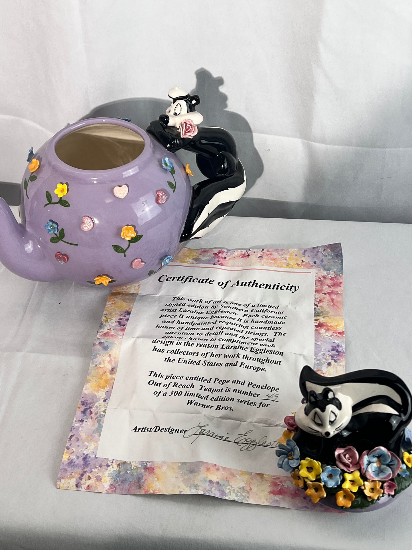 Pepe Le Pew & Penelope - teapot - Out of Reach- limited edition #49/300 - 1999 - Warner Brothers- Looney Tunes