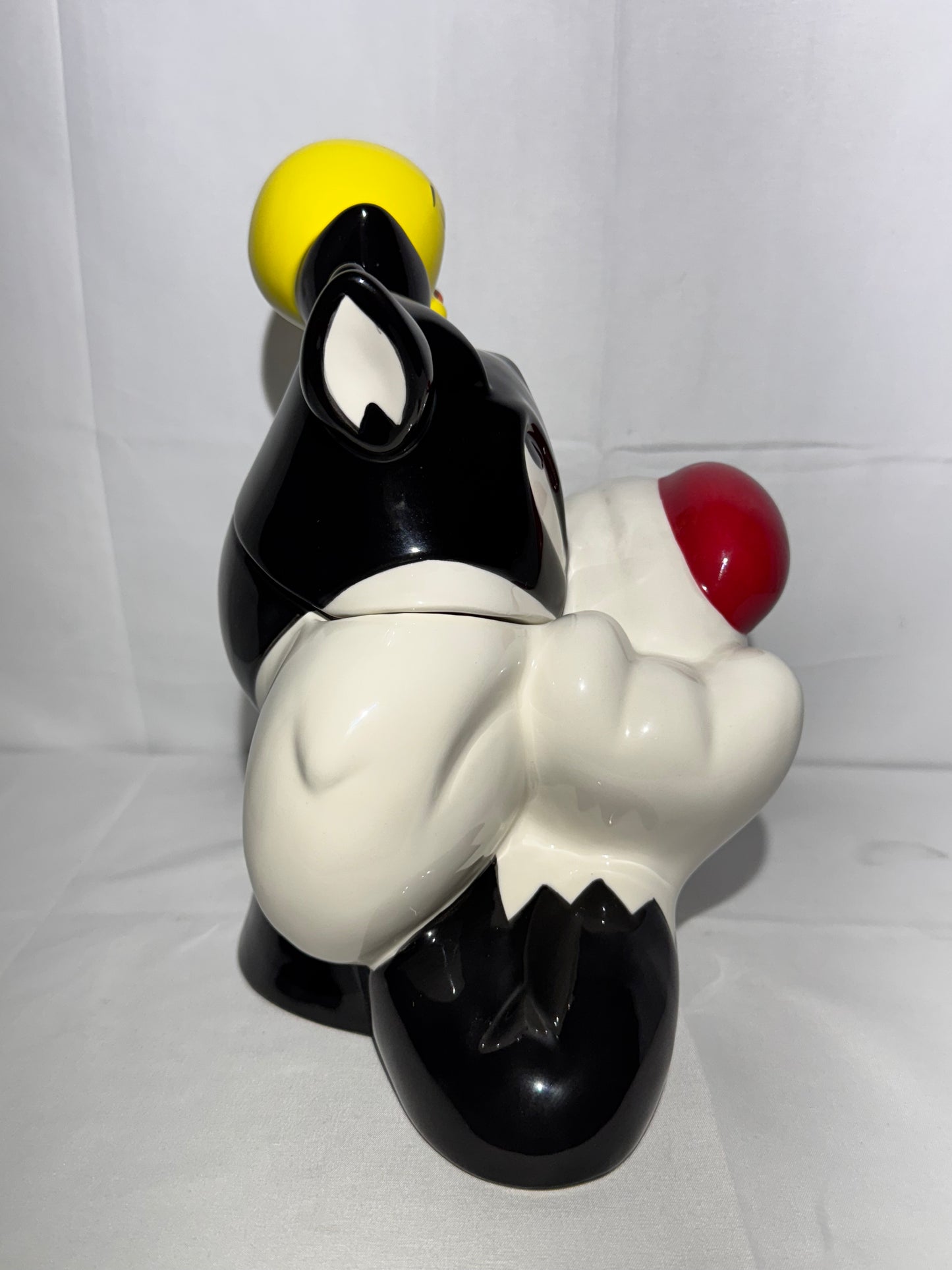 Tweets Bird and Sylvester- Cookie Jar - Warner Brothers- Looney Tunes- item number 13998