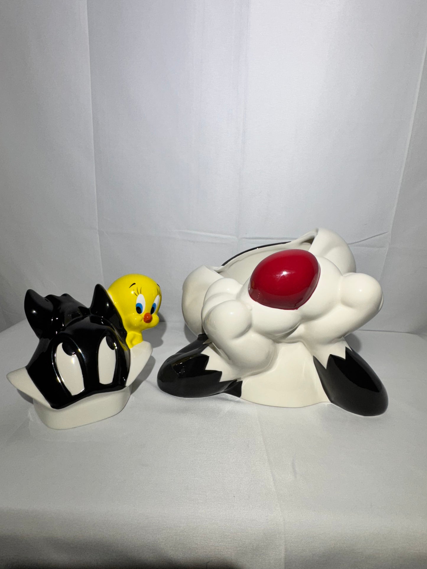 Tweets Bird and Sylvester- Cookie Jar - Warner Brothers- Looney Tunes- item number 13998