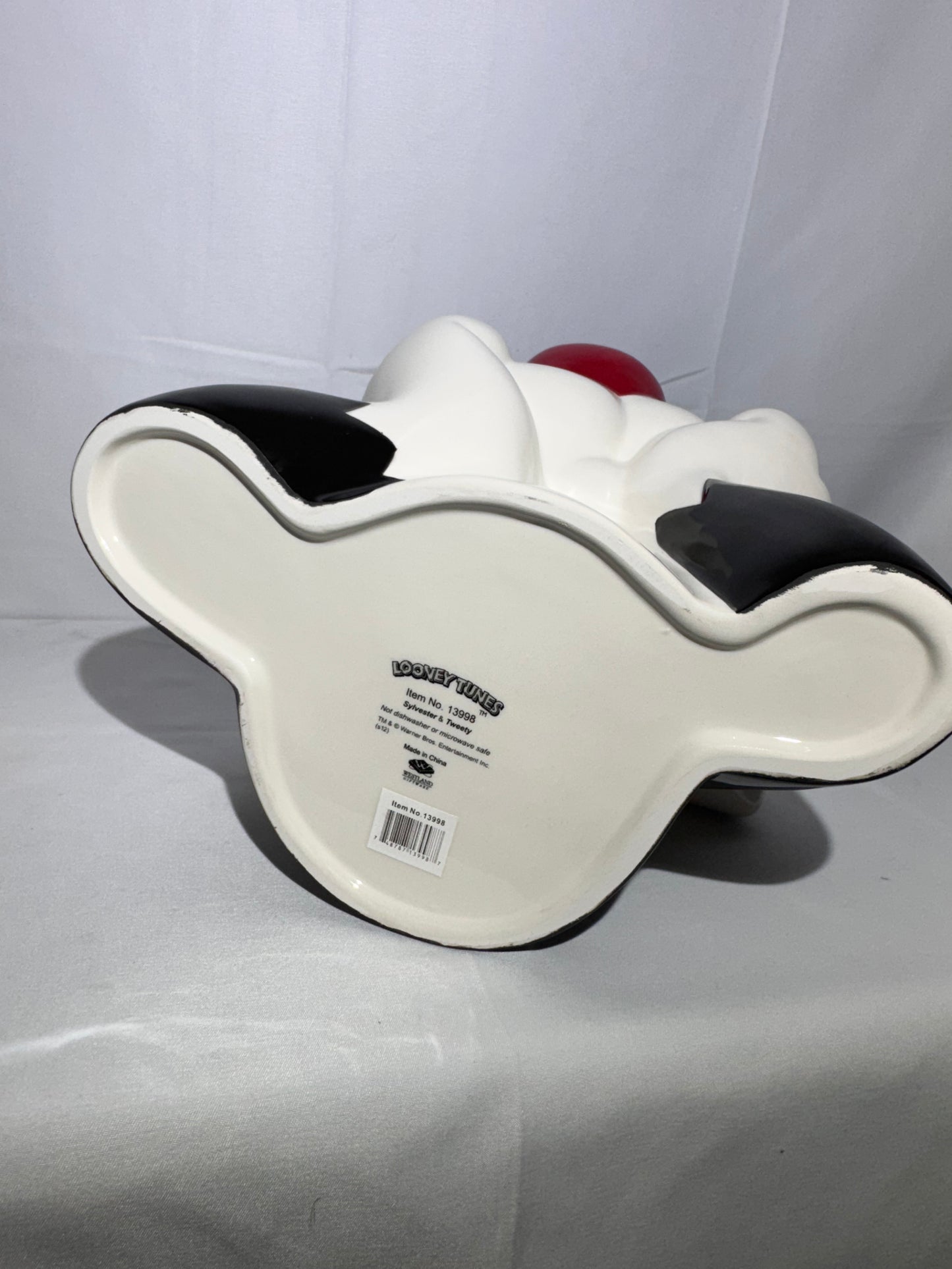 Tweets Bird and Sylvester- Cookie Jar - Warner Brothers- Looney Tunes- item number 13998
