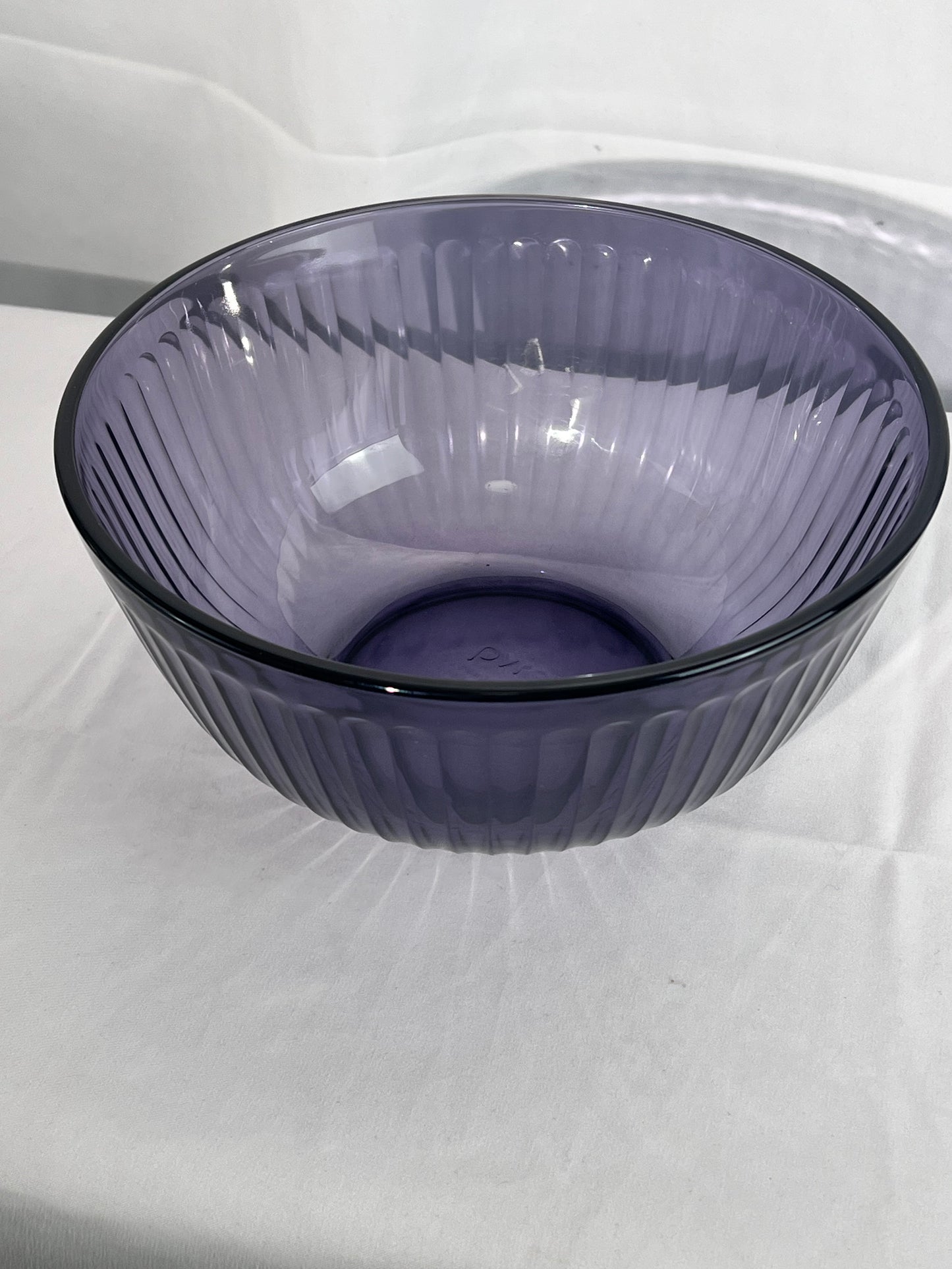 Pyrex- purple-2.5 Liter/ 10 cup- 7403-S - mixing bowl- made in USA