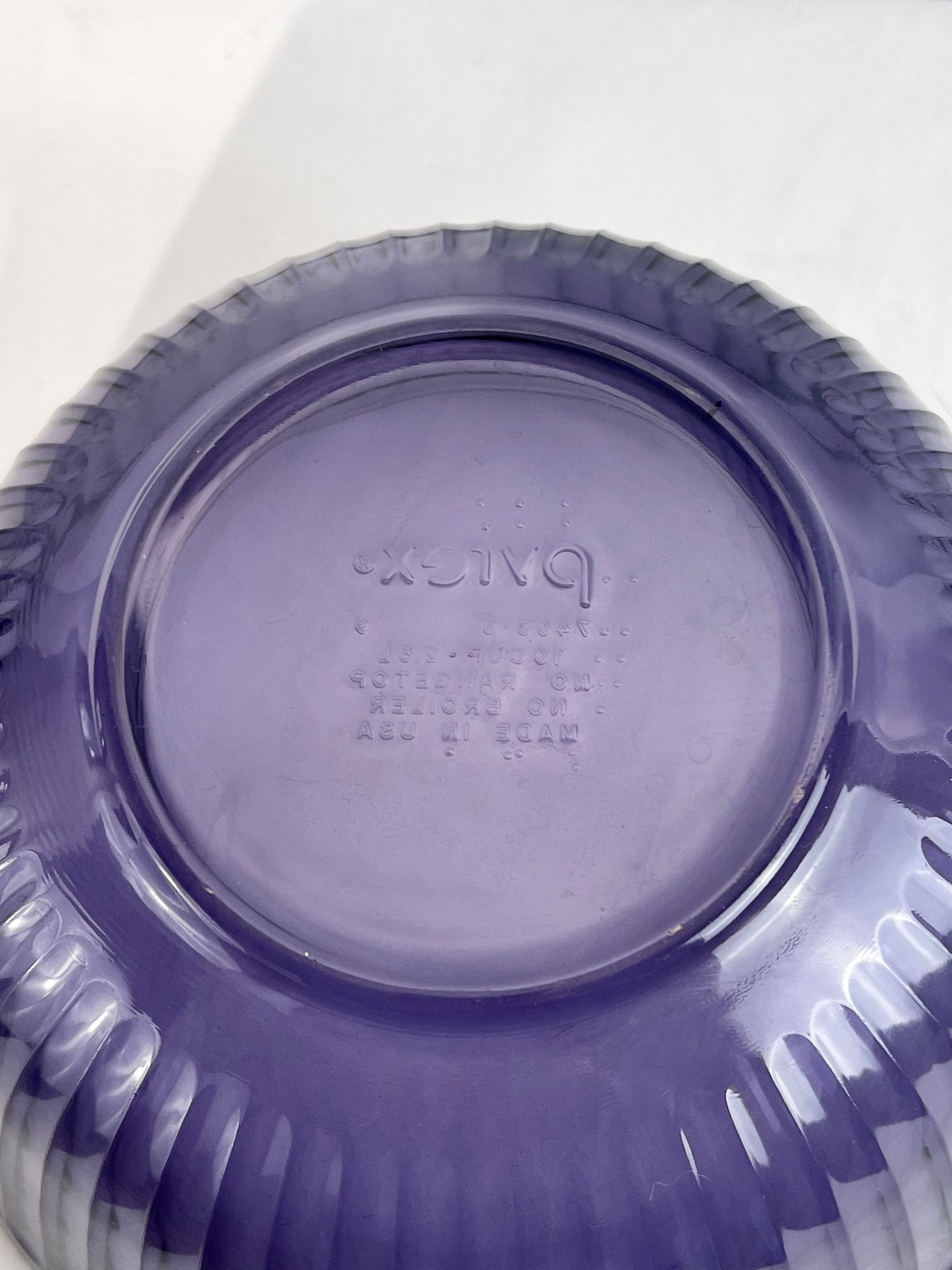 Pyrex- purple-2.5 Liter/ 10 cup- 7403-S - mixing bowl- made in USA