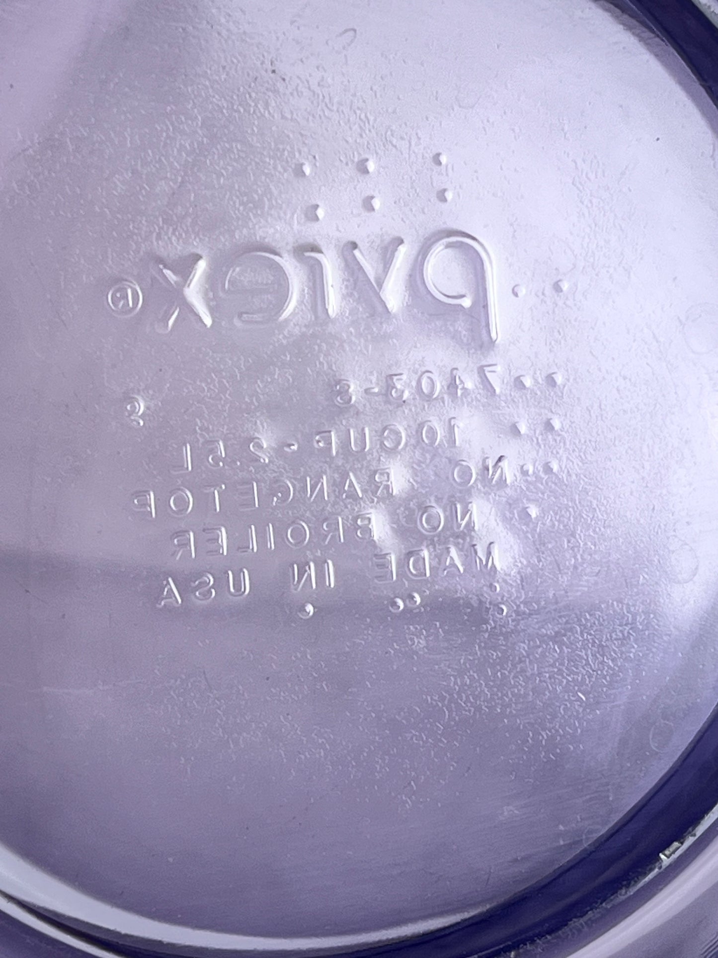 Pyrex- purple-2.5 Liter/ 10 cup- 7403-S - mixing bowl- made in USA