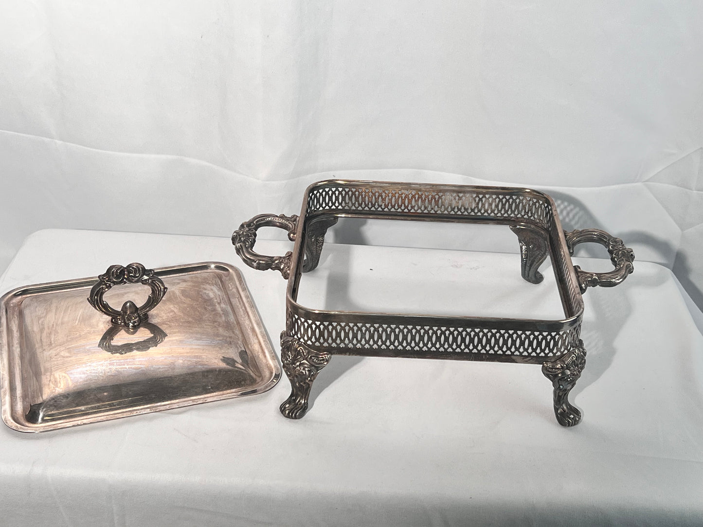 Vintage- silver plated serving plater with lid- Pyrex - 222- D21 - Corning- amber- baking dish- 21 x 21 x 5 cm