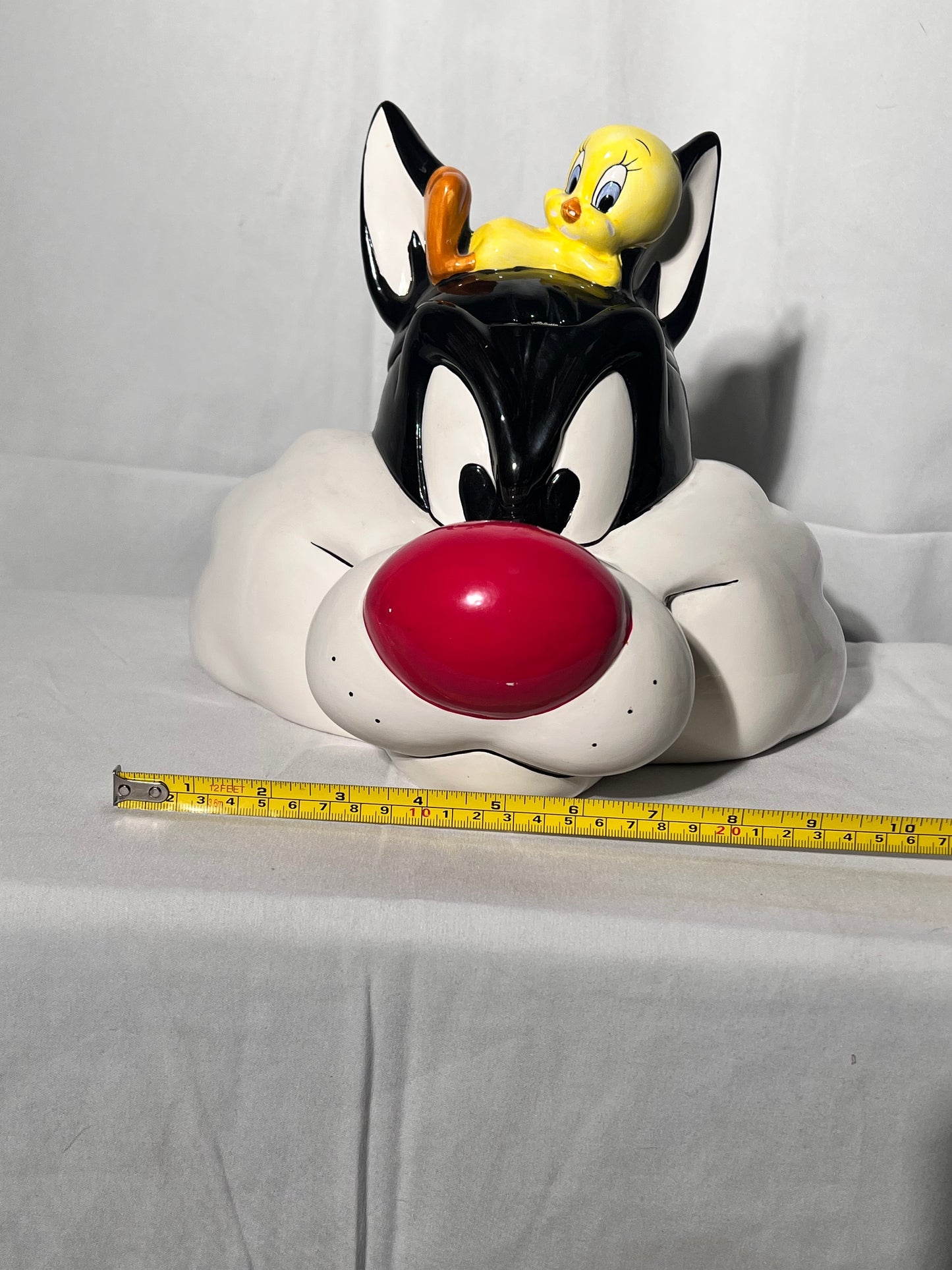 Sylvester and Tweety – 9 1/2 inch cookie jar – applause ink – 1994 – Warner Bros. – Looney Tunes