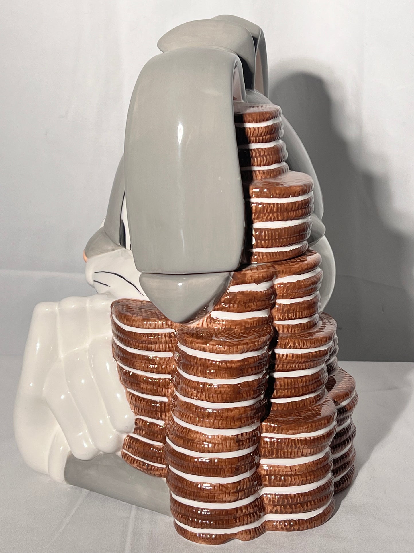 Bugs Bunny with Oreos - 11 1/2” Cookie Jar - looney tunes – Gibson houseware – Warner Brothers – 2000