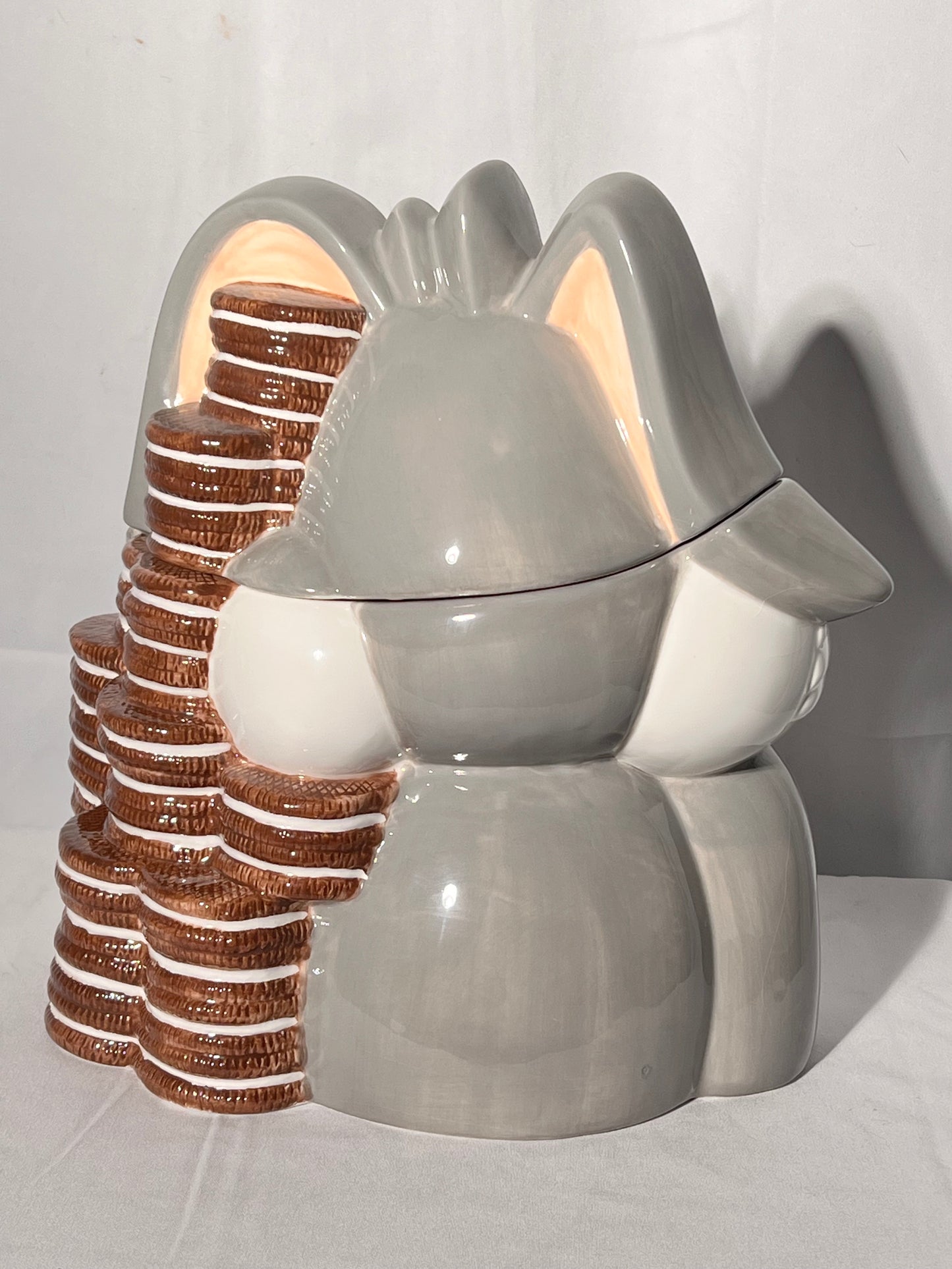 Bugs Bunny with Oreos - 11 1/2” Cookie Jar - looney tunes – Gibson houseware – Warner Brothers – 2000