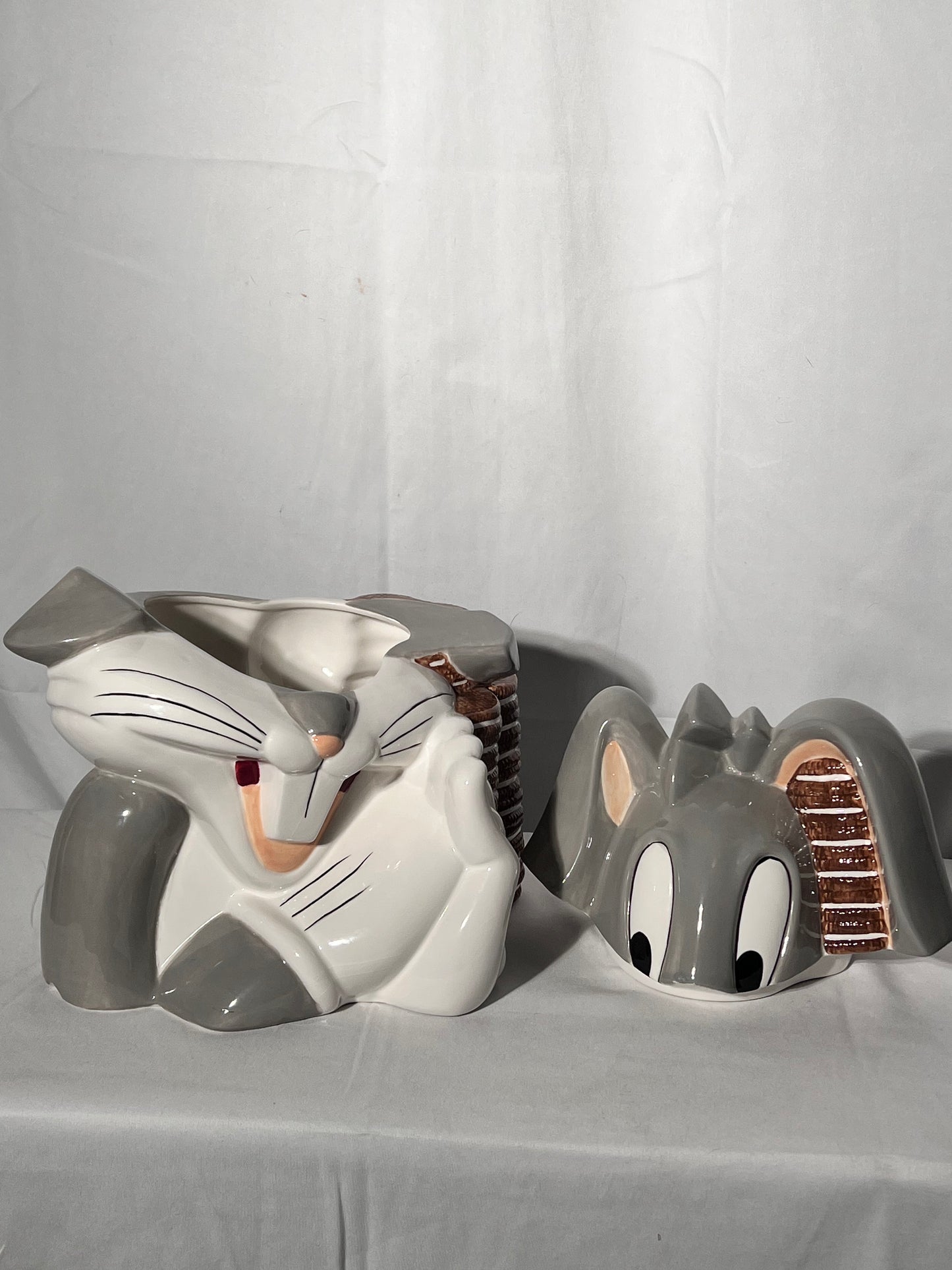 Bugs Bunny with Oreos - 11 1/2” Cookie Jar - looney tunes – Gibson houseware – Warner Brothers – 2000