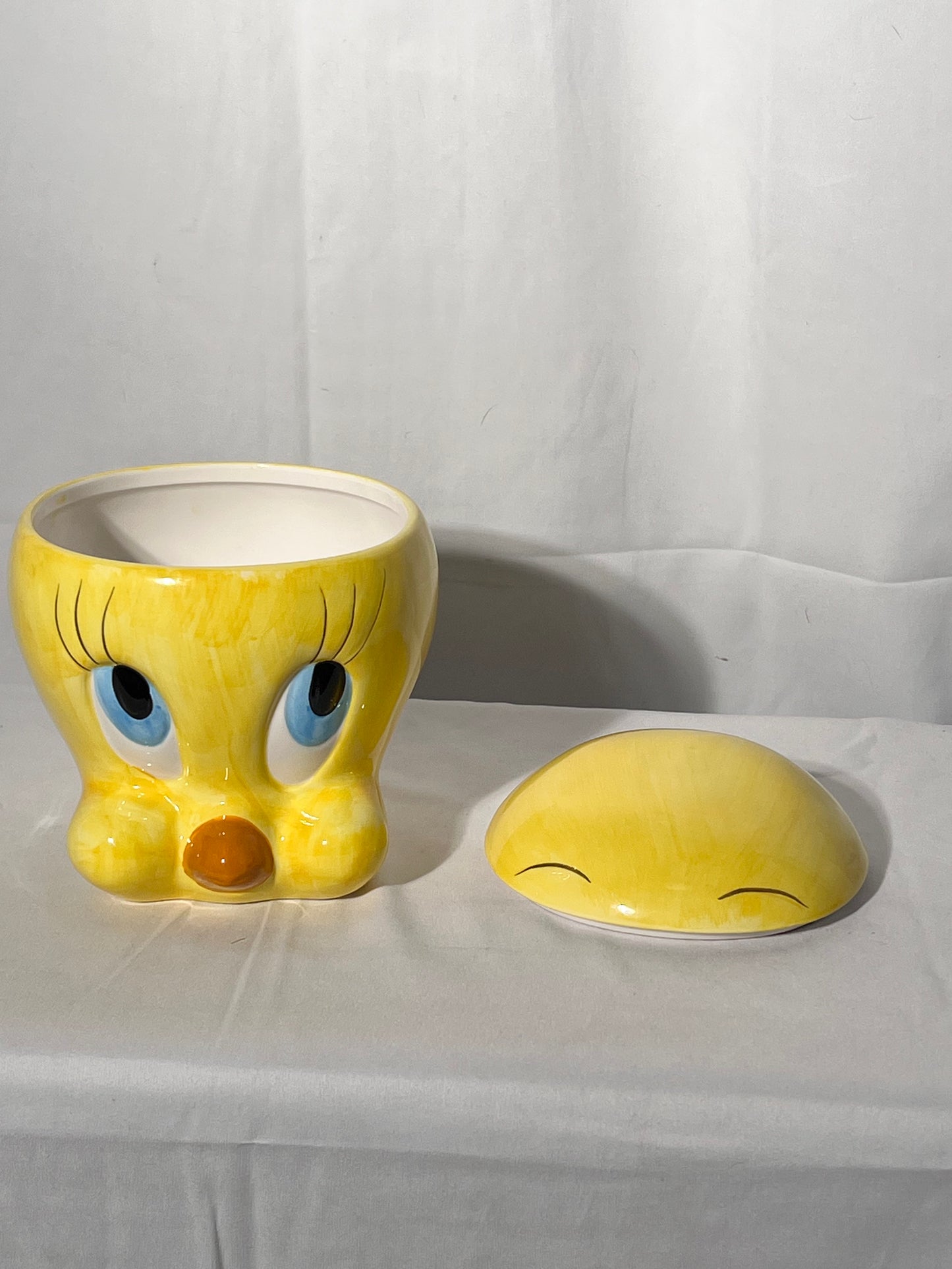 Tweety Bird - 7” Cookie Jar- hand painted- Warner Brothers- Looney Tunes-2000