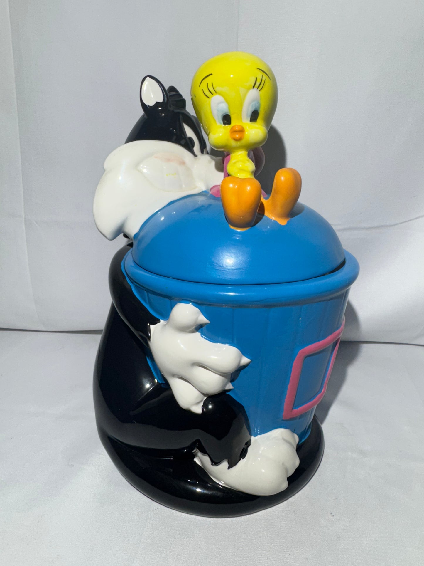 Sylvester and Tweety Bird - Cookie Jar - Hand Painted - Looney Tunes-1998 - Warner Brothers