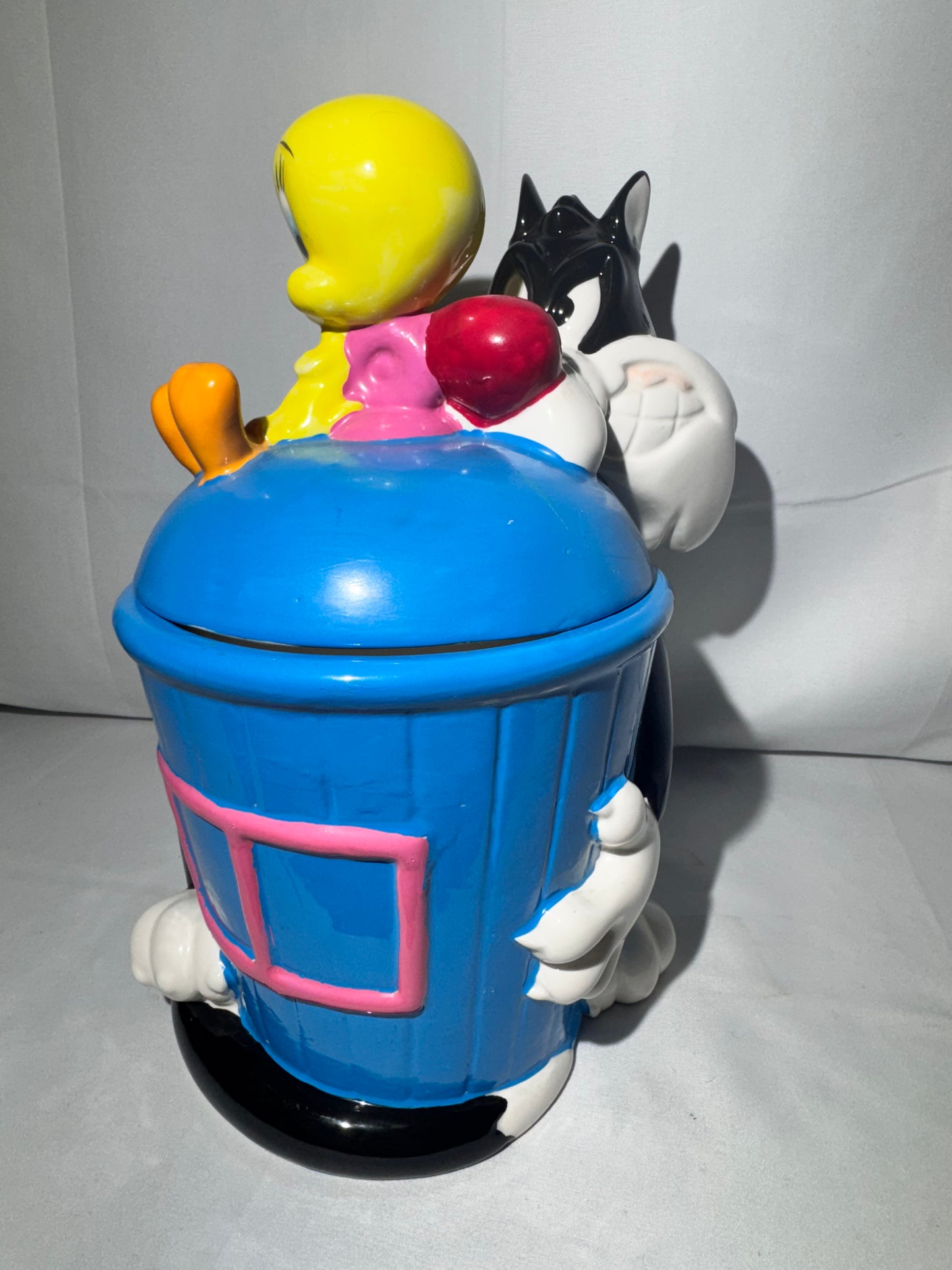Sylvester and Tweety Bird - Cookie Jar - Hand Painted - Looney Tunes-1998 - Warner Brothers