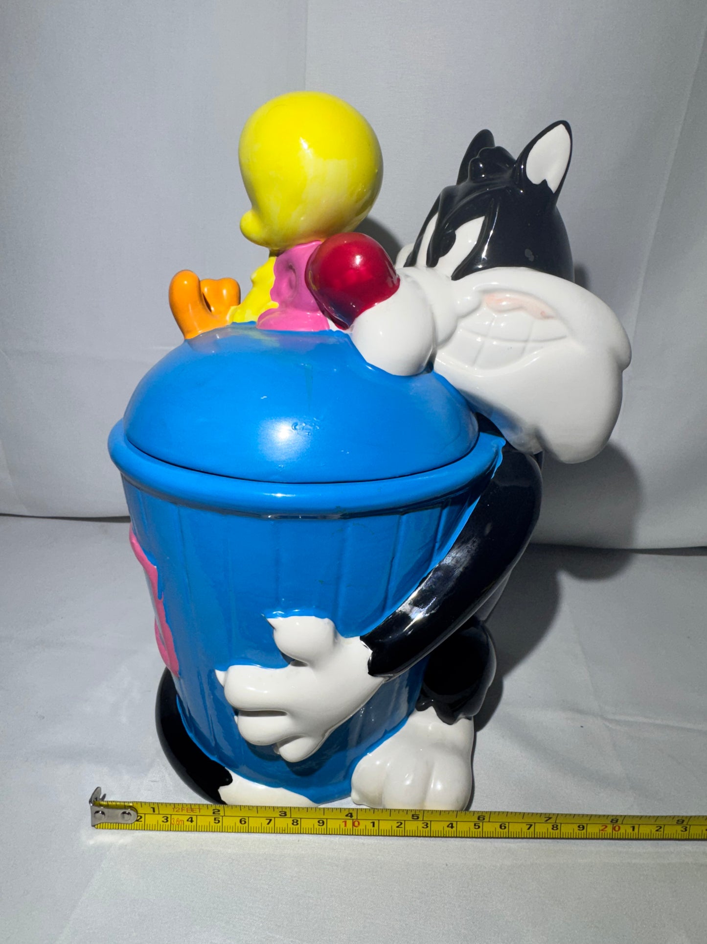 Sylvester and Tweety Bird - Cookie Jar - Hand Painted - Looney Tunes-1998 - Warner Brothers