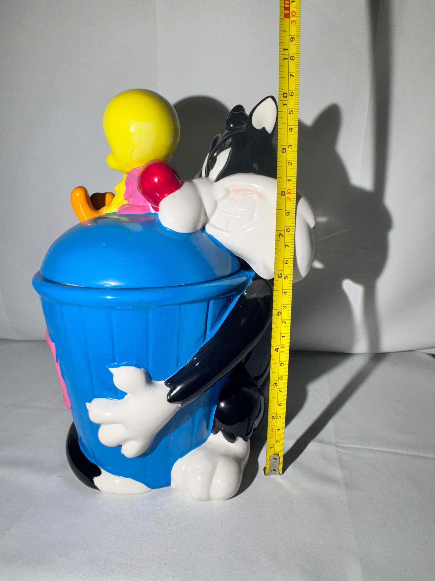 Sylvester and Tweety Bird - Cookie Jar - Hand Painted - Looney Tunes-1998 - Warner Brothers