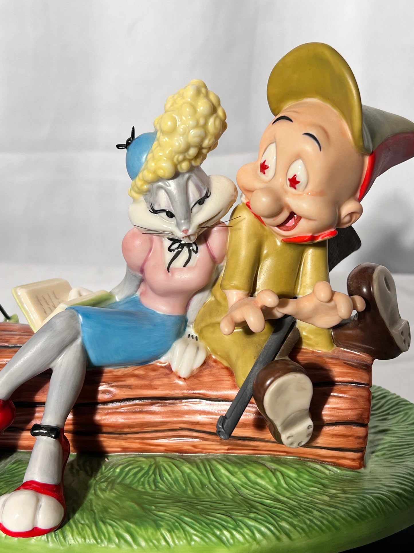 Bugs Bunny and Elmer fud-“ isn’t she Wovewe” - Goebel figurine – Looney Tunes Spotlight collection – number 60\ 10,098 – Warner Brothers – 1997