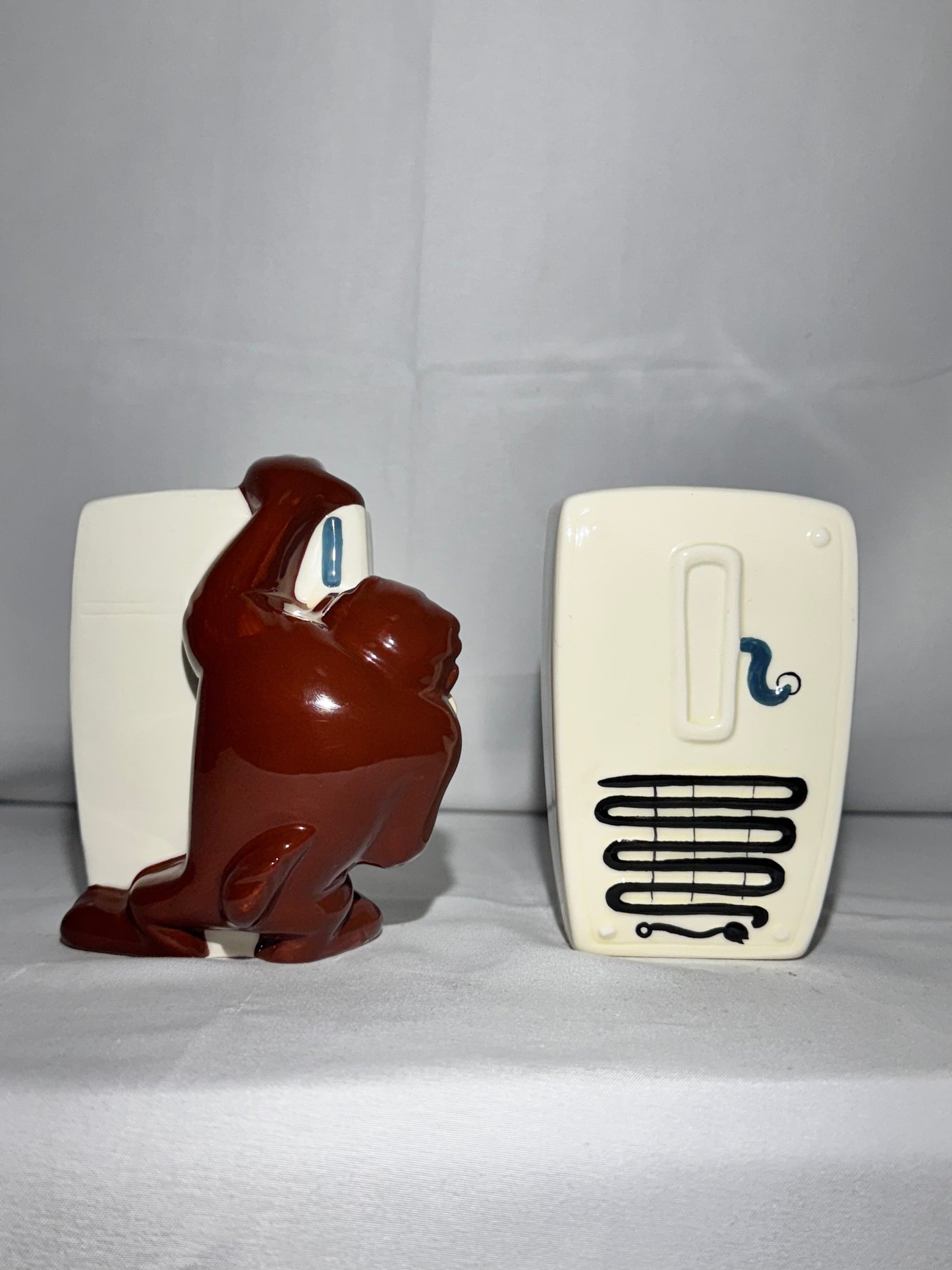Taz and refrigerator- Salt and Pepper Shakers- Warner Brothers- Looney Tunes