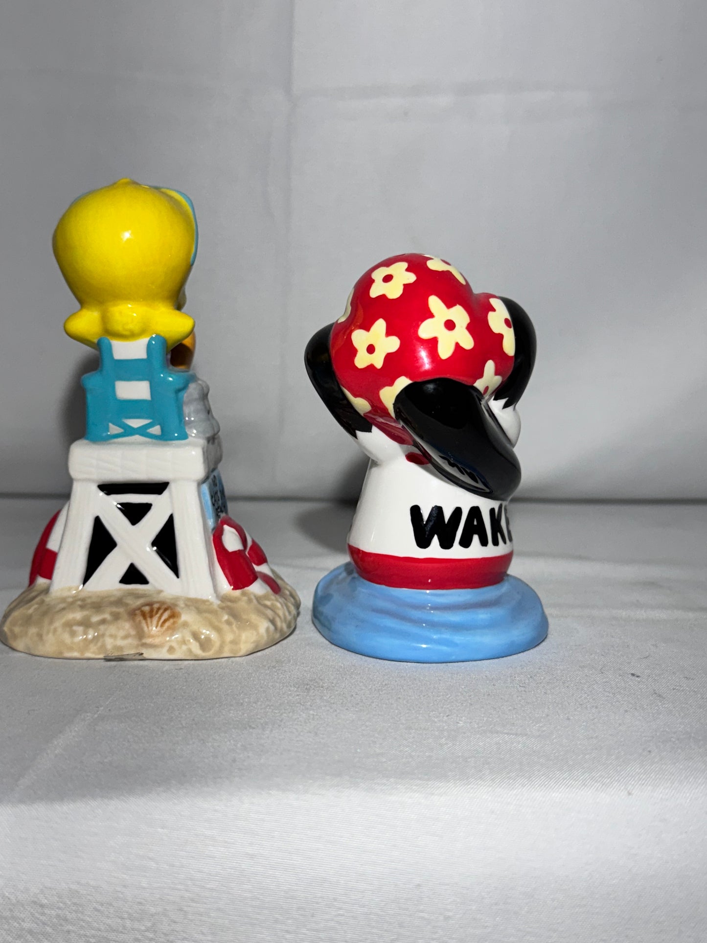 Tweety Bird & Sylvester- salt & pepper shakers- Warner Brothers- Looney Tunes- No cats on the beach