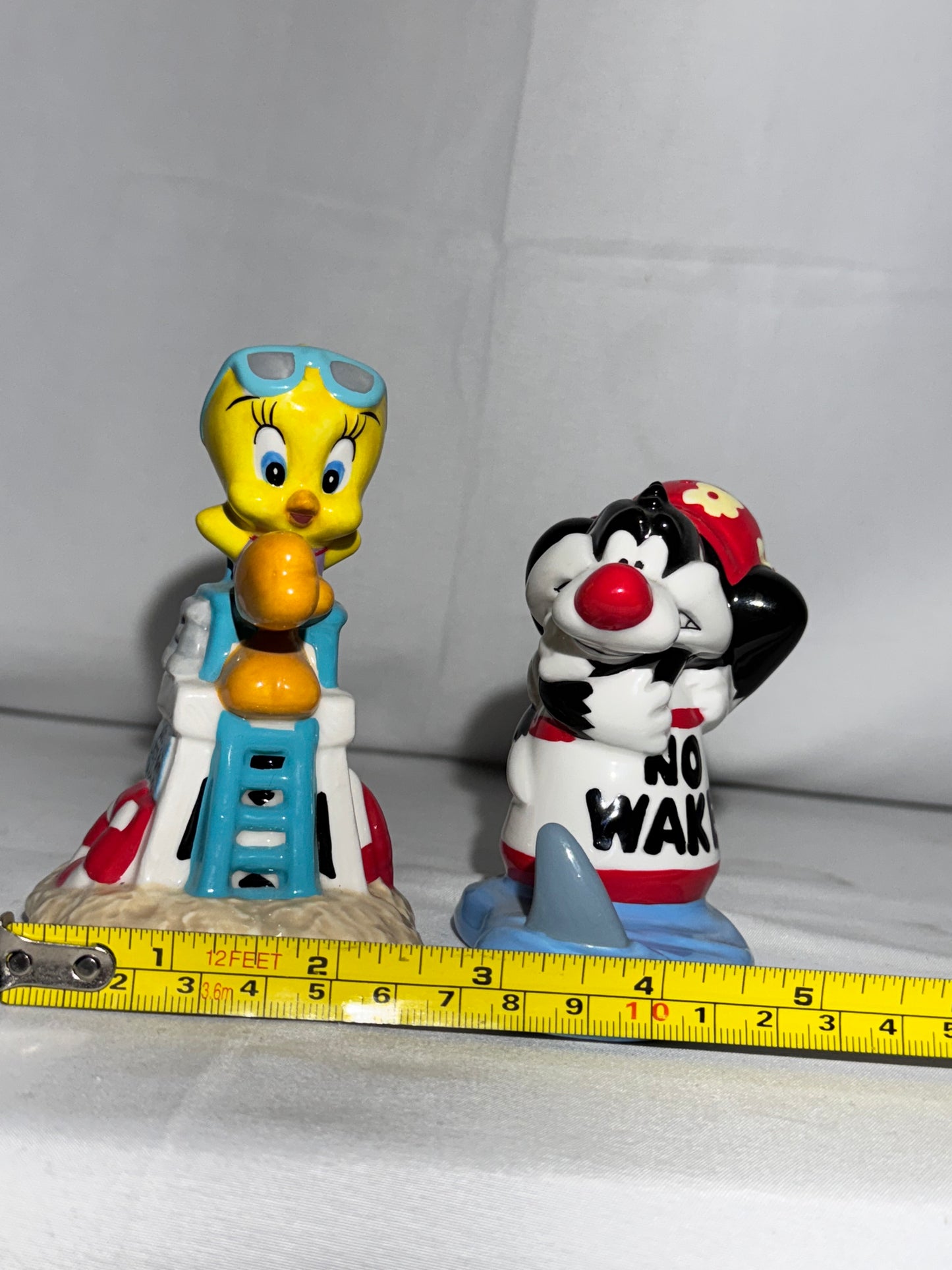 Tweety Bird & Sylvester- salt & pepper shakers- Warner Brothers- Looney Tunes- No cats on the beach
