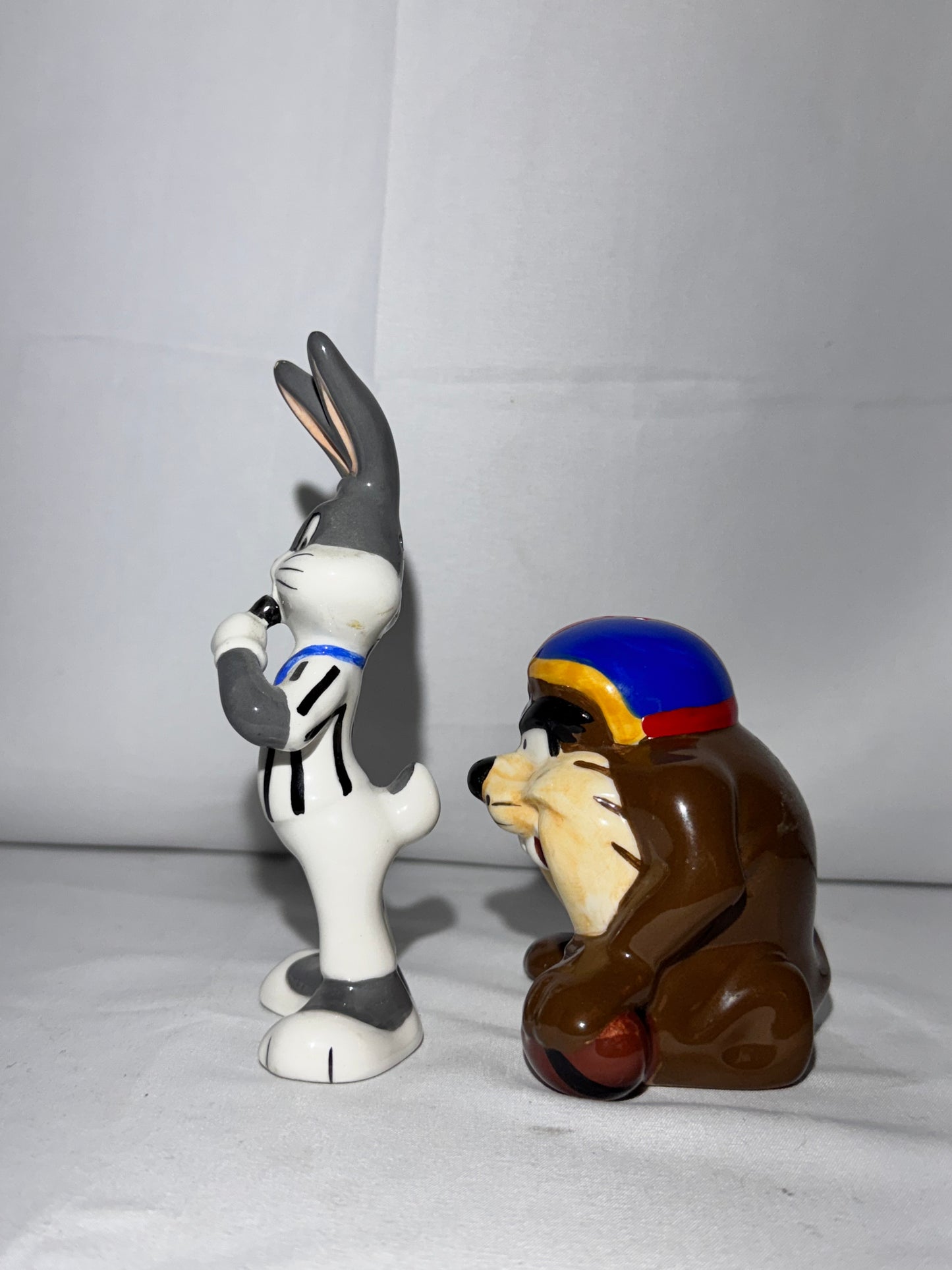 Bugs bunny and Taz - Salt and pepper- football- Looney Tunes - Warner Brothers