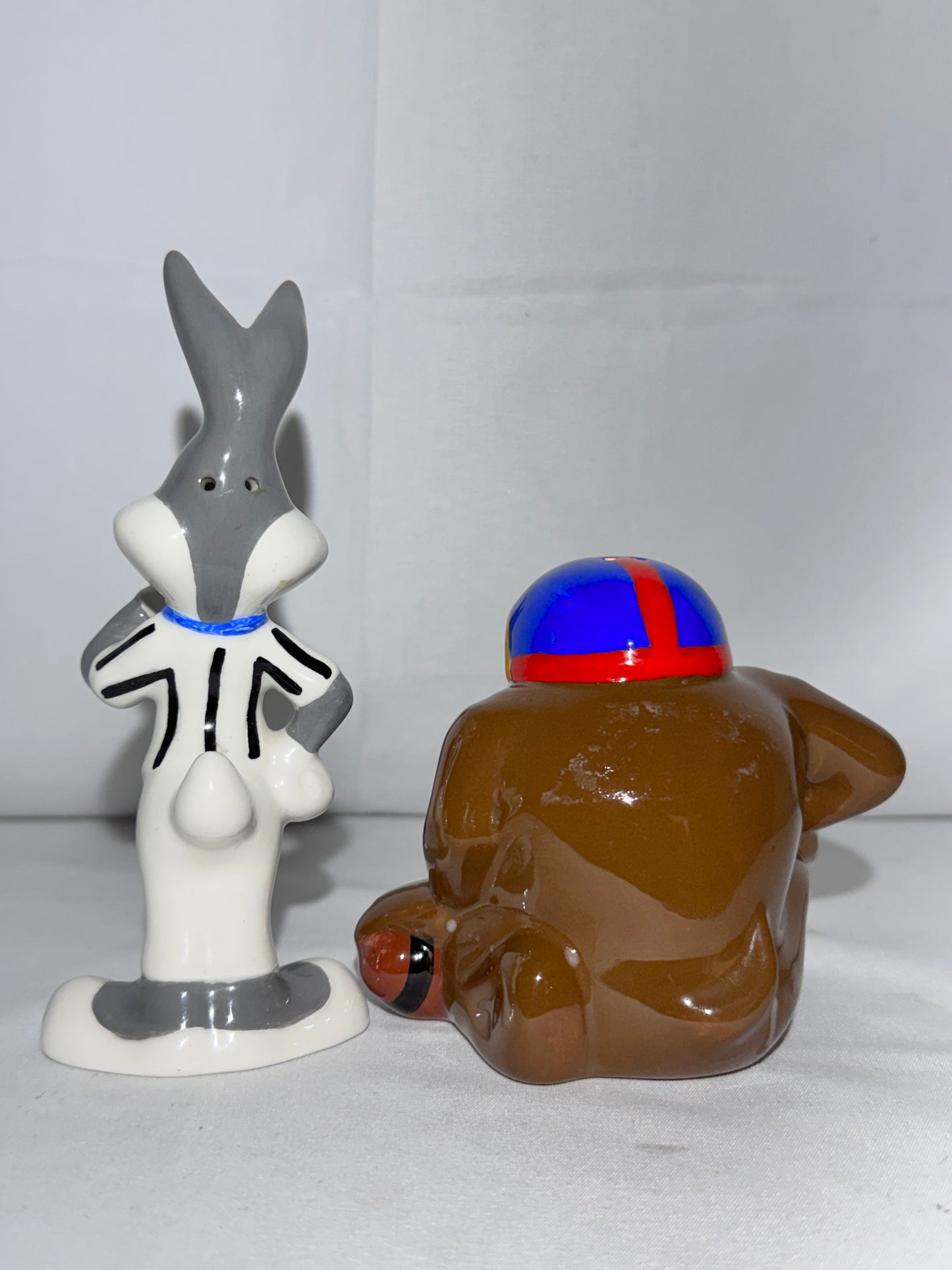 Bugs bunny and Taz - Salt and pepper- football- Looney Tunes - Warner Brothers