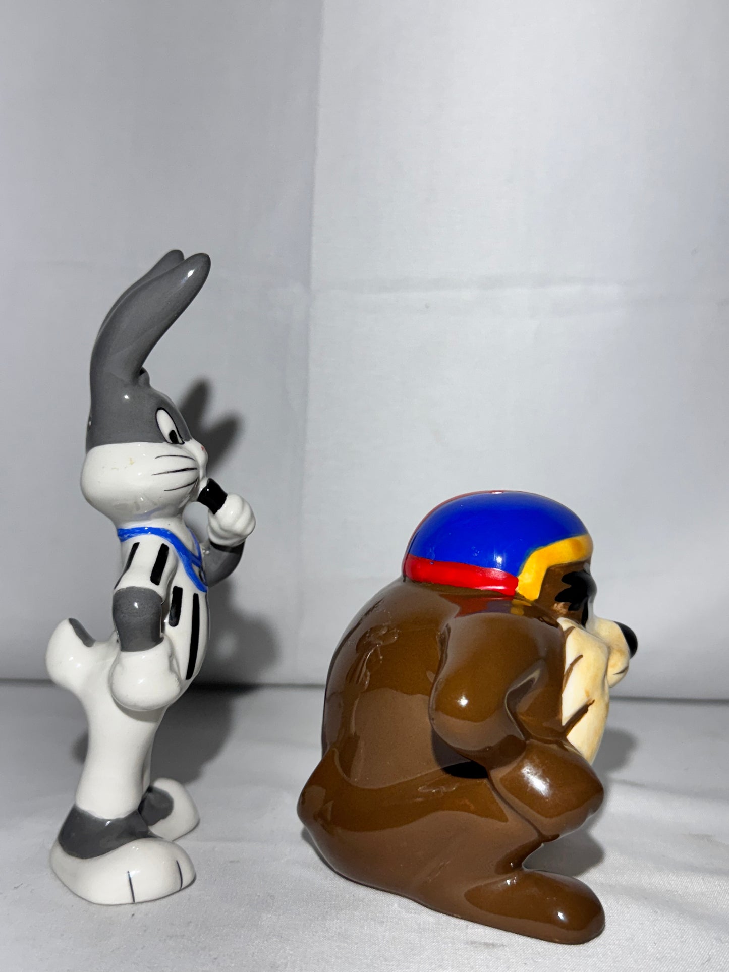 Bugs bunny and Taz - Salt and pepper- football- Looney Tunes - Warner Brothers