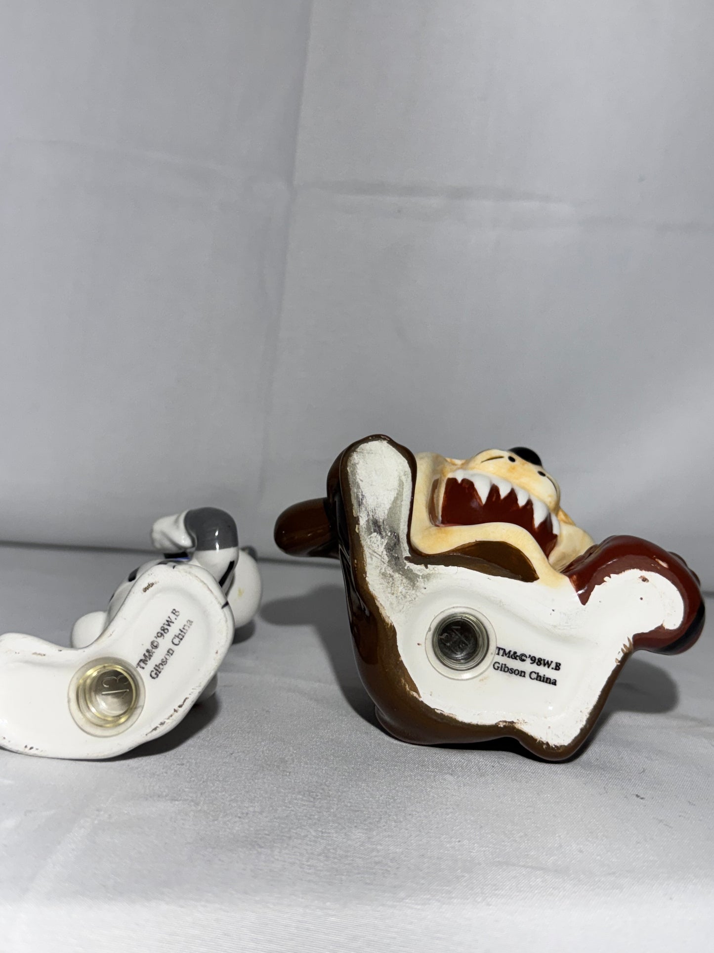 Bugs bunny and Taz - Salt and pepper- football- Looney Tunes - Warner Brothers