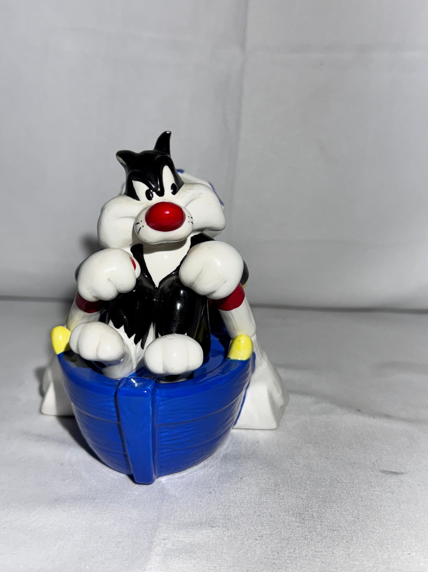 Tweety Bird & Sylvester- salt and pepper- Warner Brothers- Looney Tunes- boat ride