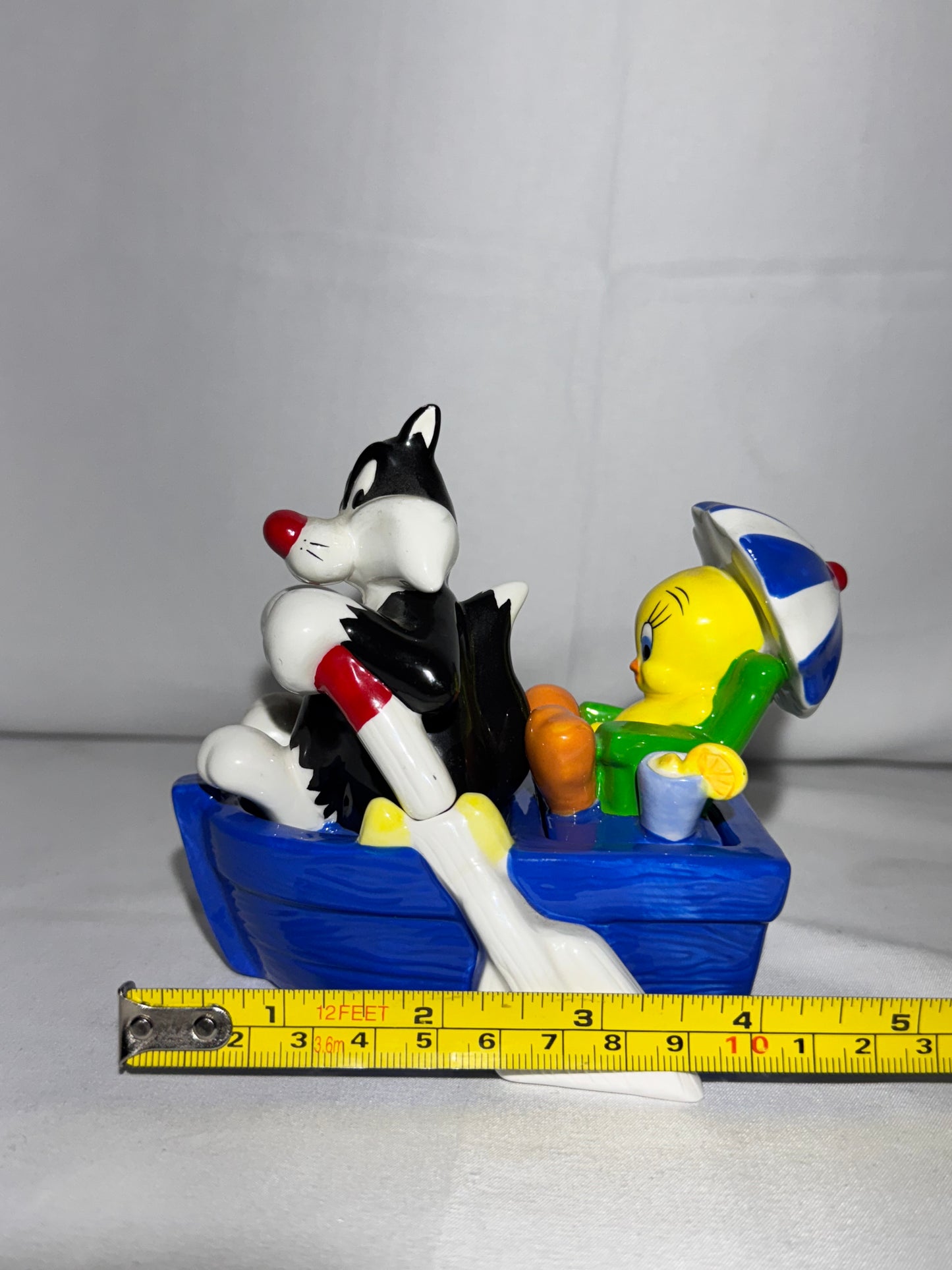 Tweety Bird & Sylvester- salt and pepper- Warner Brothers- Looney Tunes- boat ride