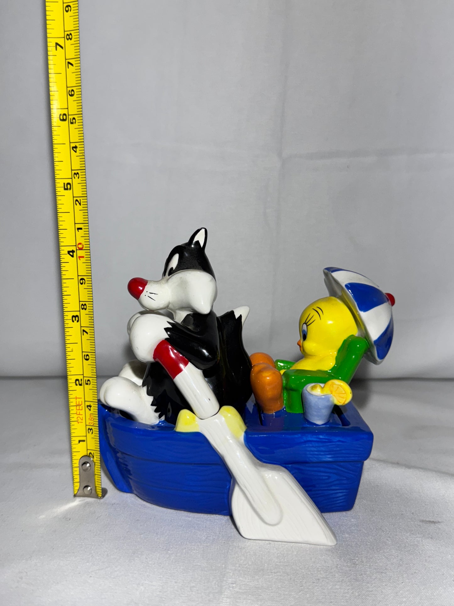 Tweety Bird & Sylvester- salt and pepper- Warner Brothers- Looney Tunes- boat ride