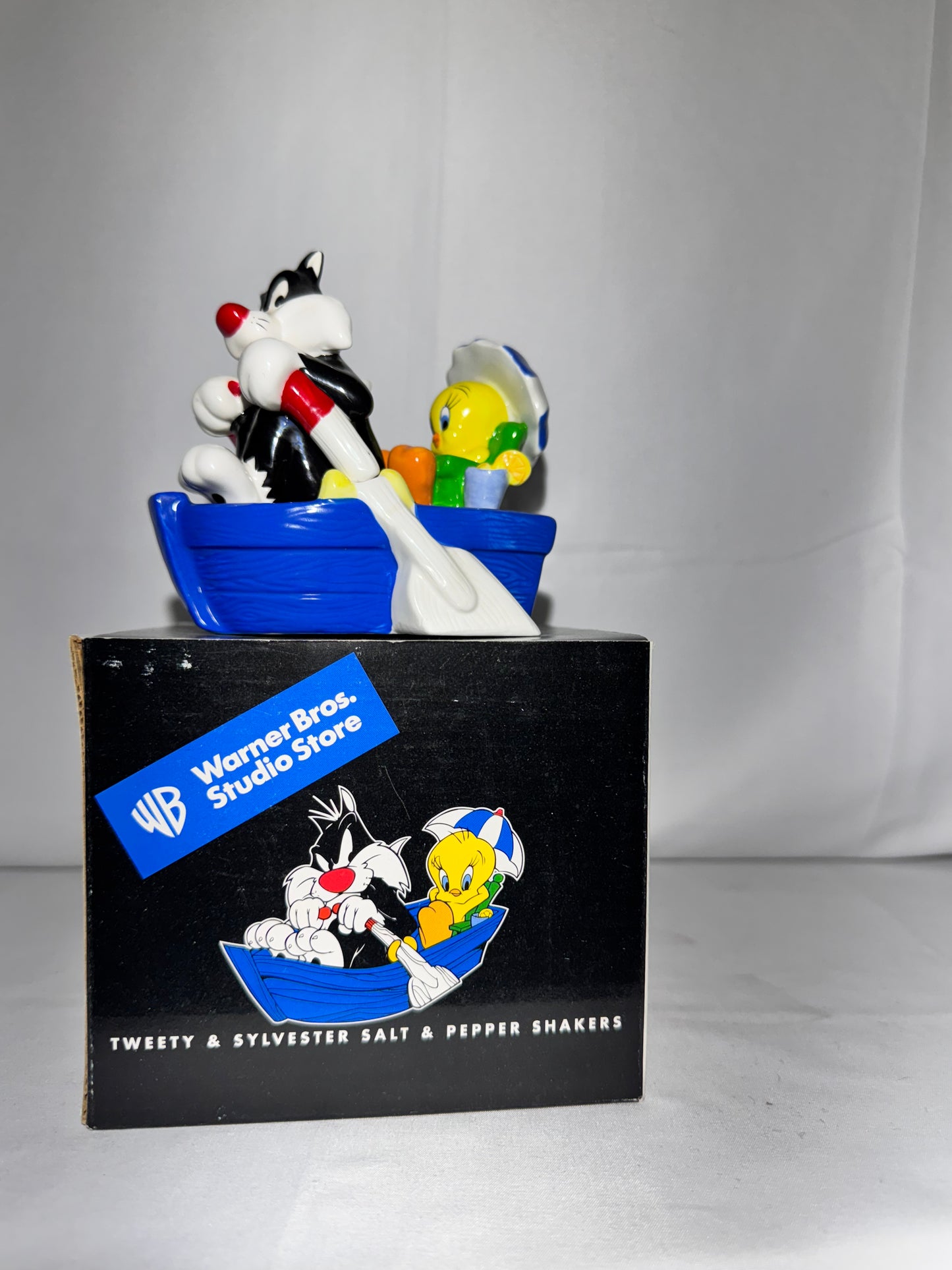 Tweety Bird & Sylvester- salt and pepper- Warner Brothers- Looney Tunes- boat ride