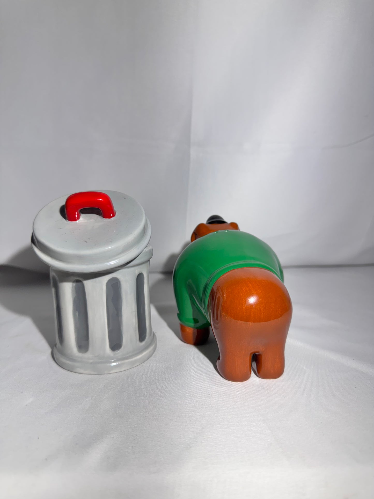 Sylvester and Spike - Salt and Pepper Shakers- Looney Tunes- Warner Brothers