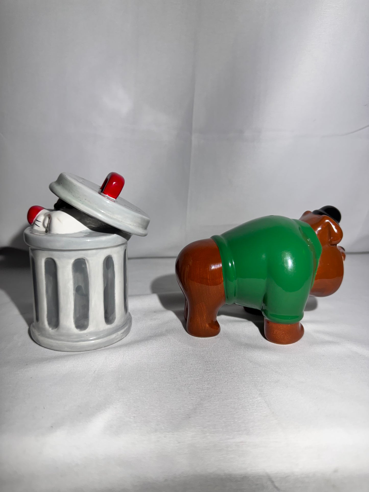Sylvester and Spike - Salt and Pepper Shakers- Looney Tunes- Warner Brothers