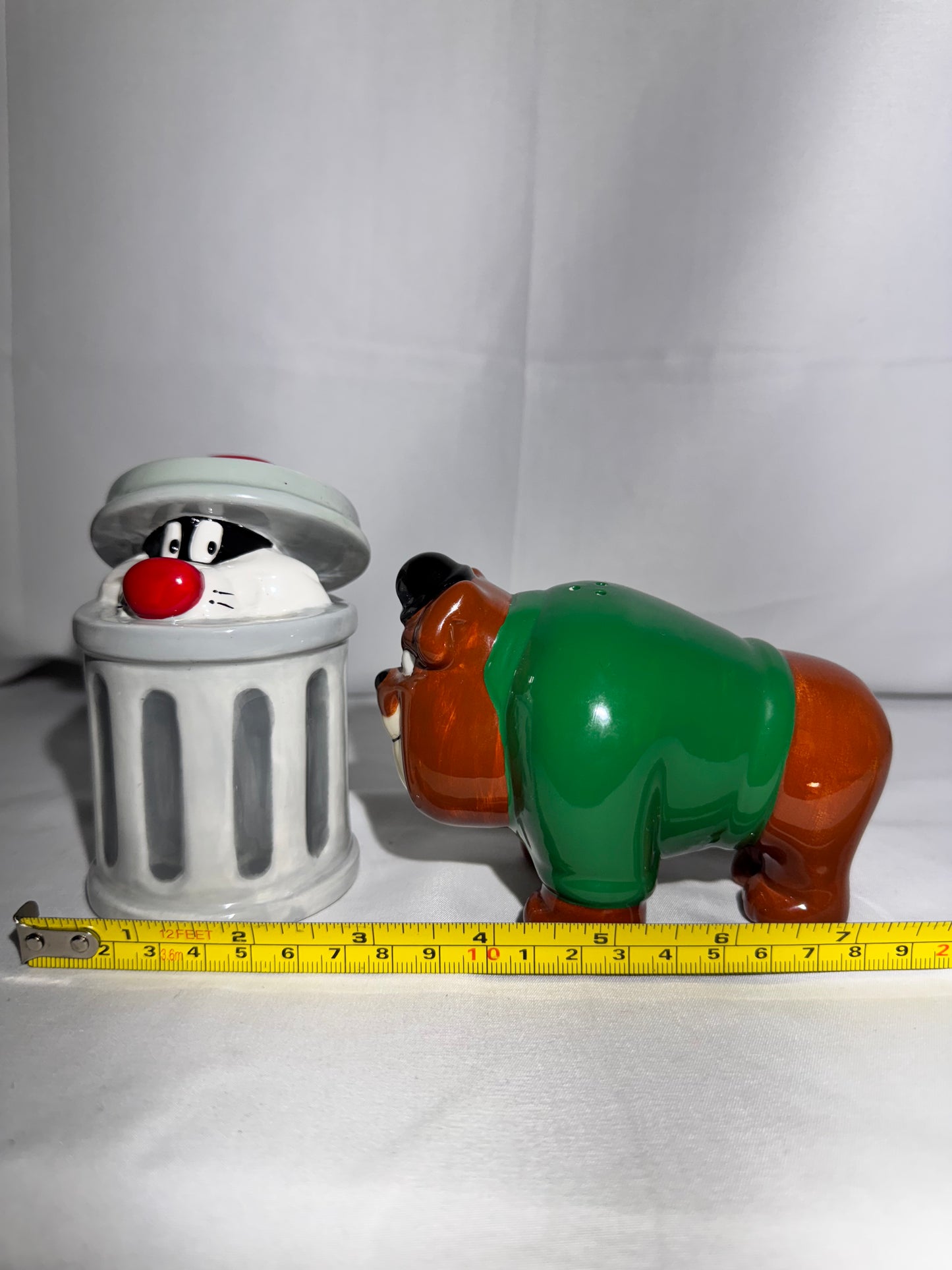 Sylvester and Spike - Salt and Pepper Shakers- Looney Tunes- Warner Brothers