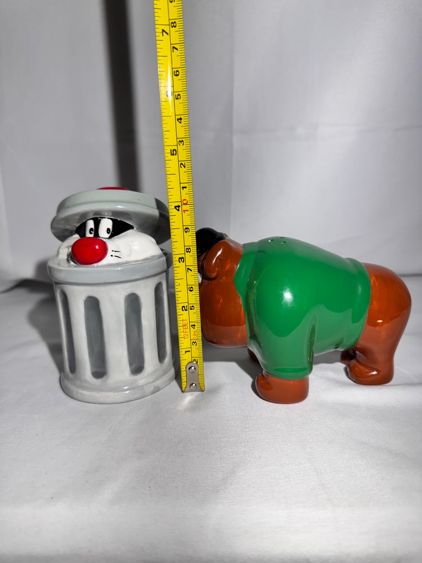 Sylvester and Spike - Salt and Pepper Shakers- Looney Tunes- Warner Brothers