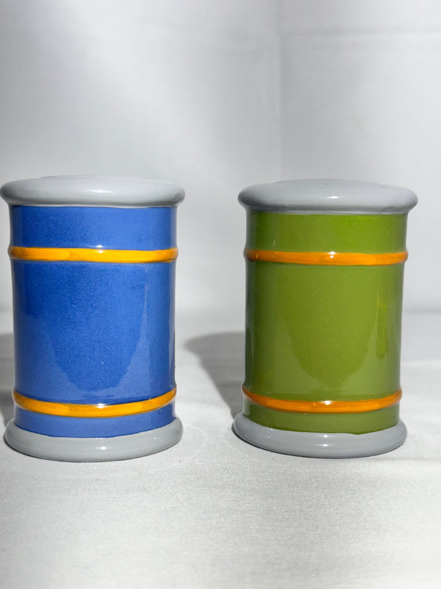 Bugs Bunny and Daffy Duck - salt and Pepper- Looney Tunes- Warner Brothers